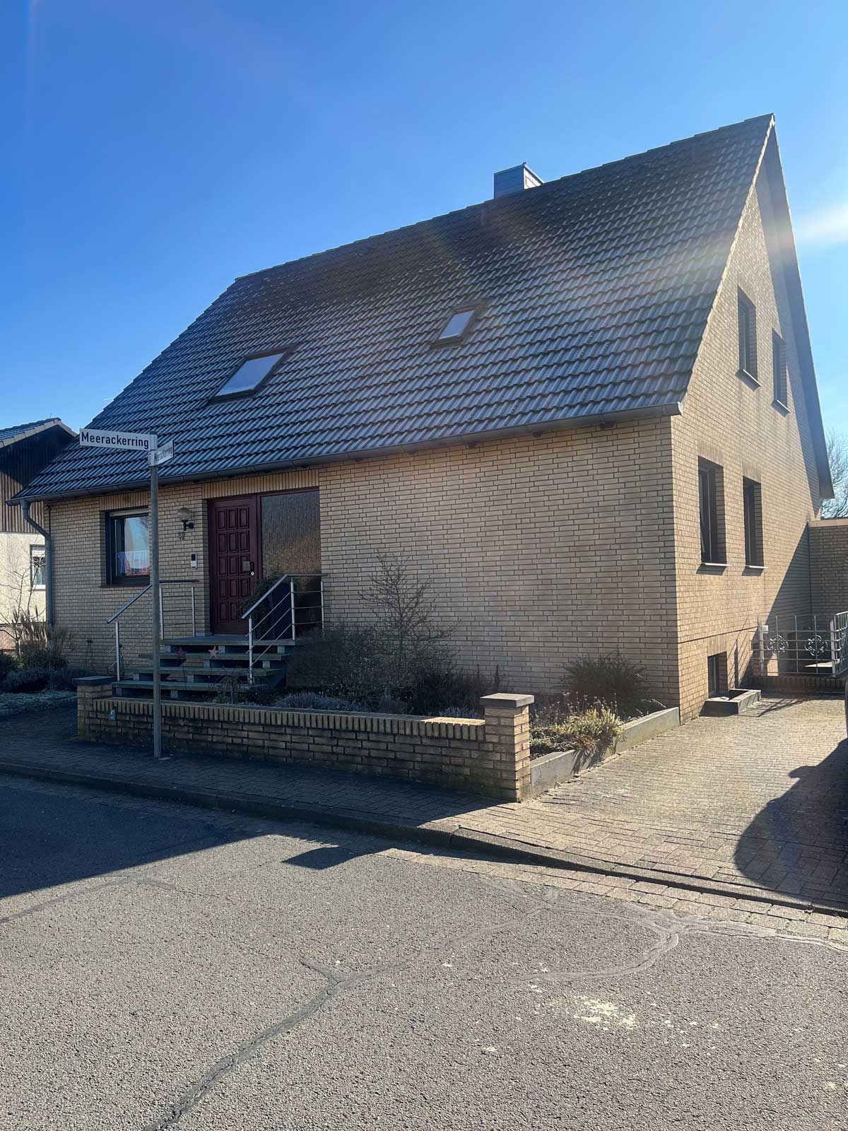 Einfamilienhaus mit Einliegerwohnung und Garage im Ortskern von Lengede-0