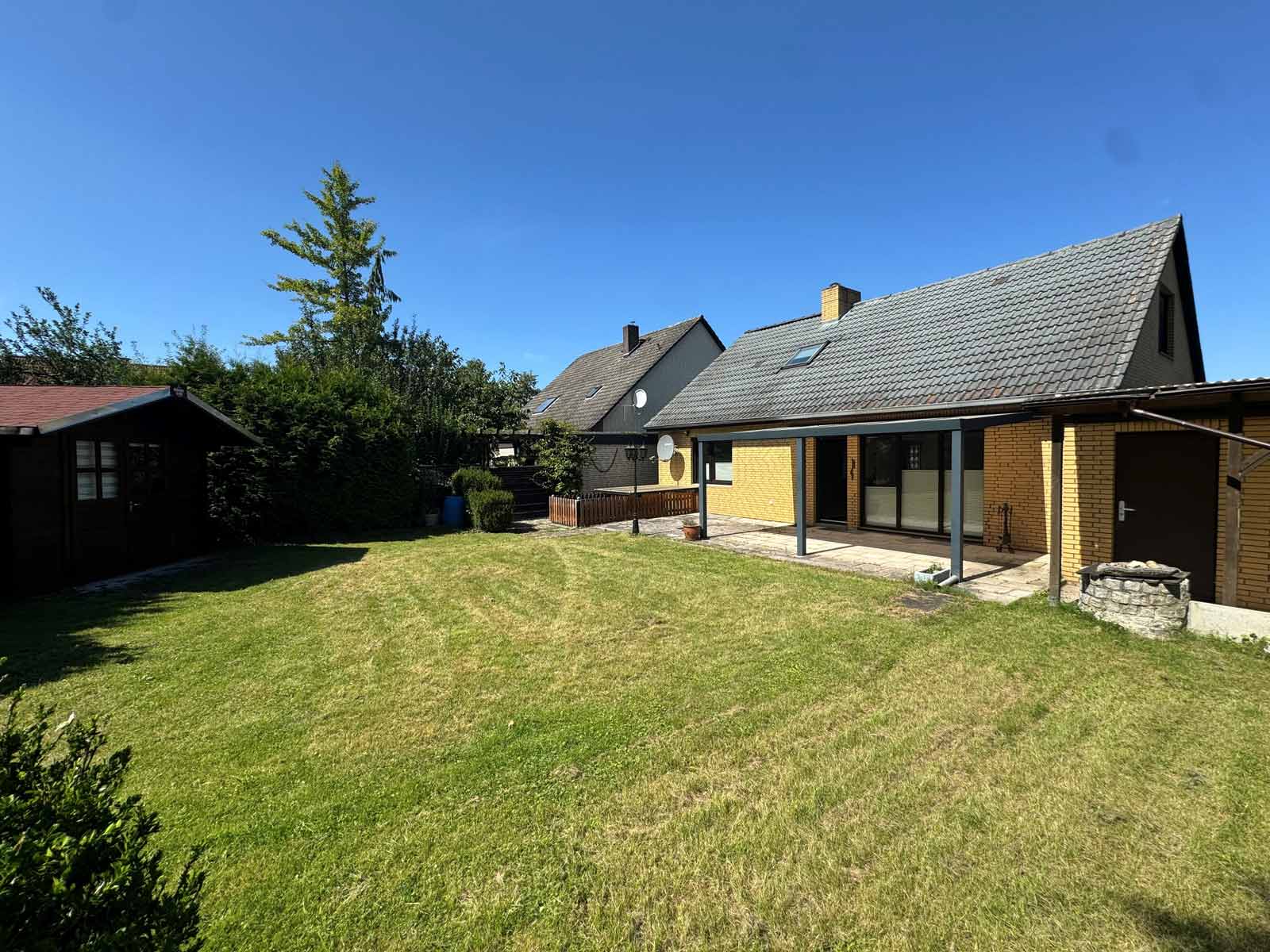 Angebote - image pfeil-runter on https://mktf-immobilien.de