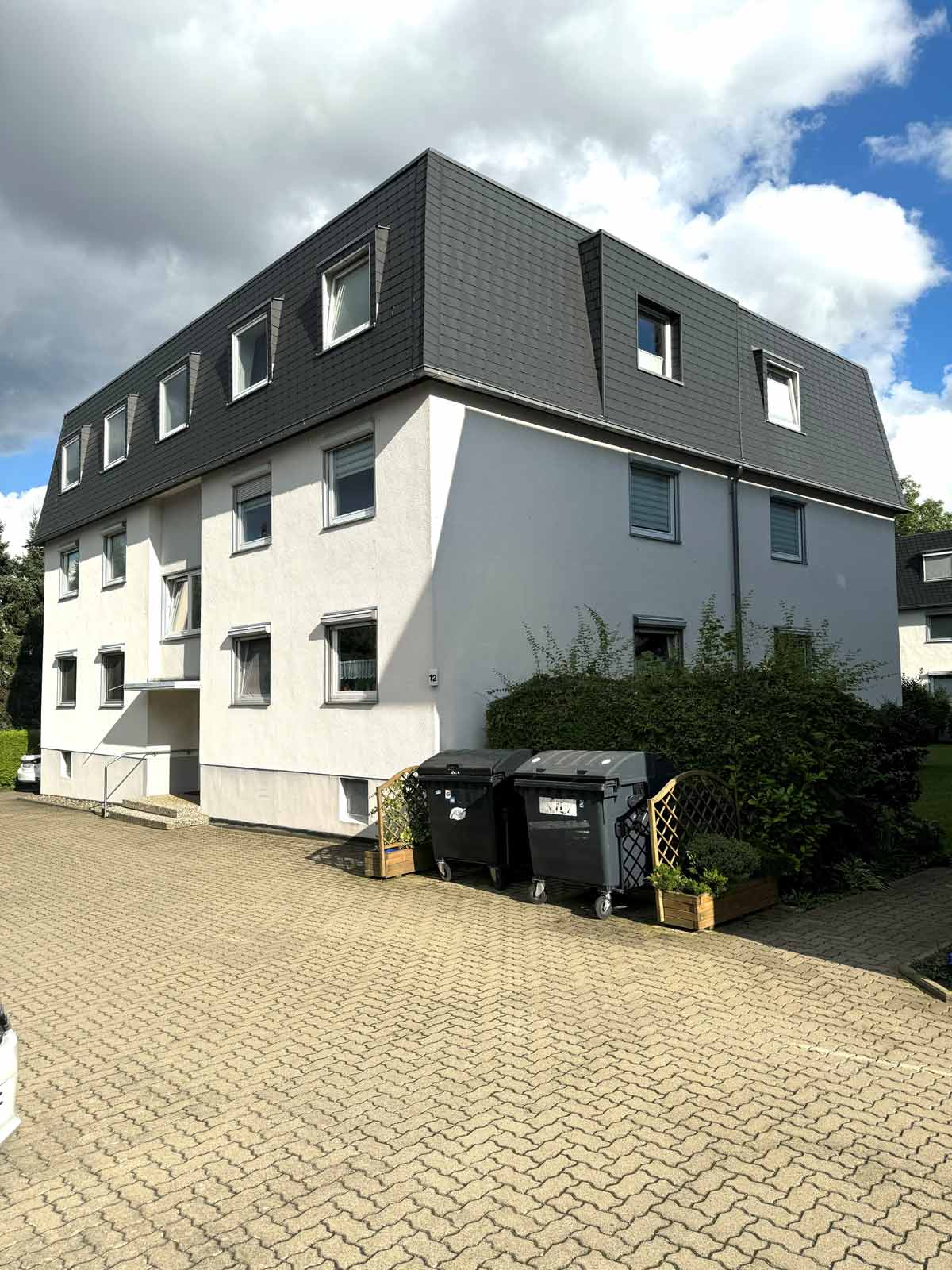 Angebote - image pfeil-runter on https://mktf-immobilien.de