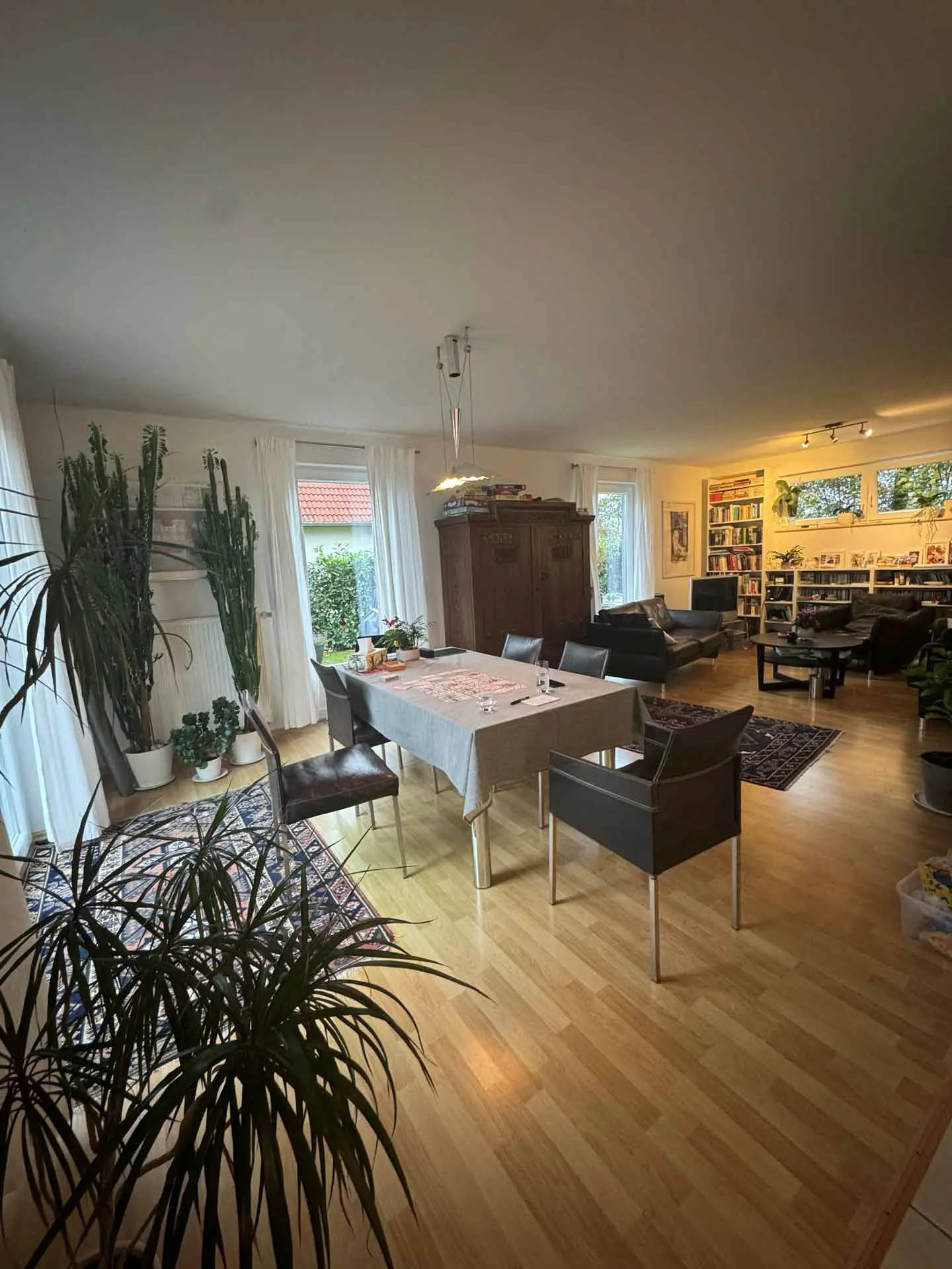 Angebote - image pfeil-runter on https://mktf-immobilien.de