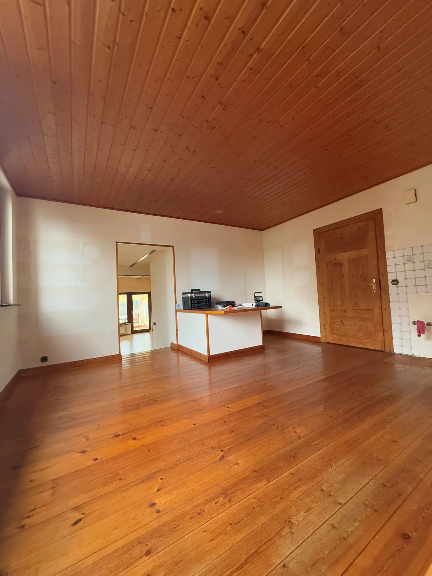 Angebote - image pfeil-runter on https://mktf-immobilien.de