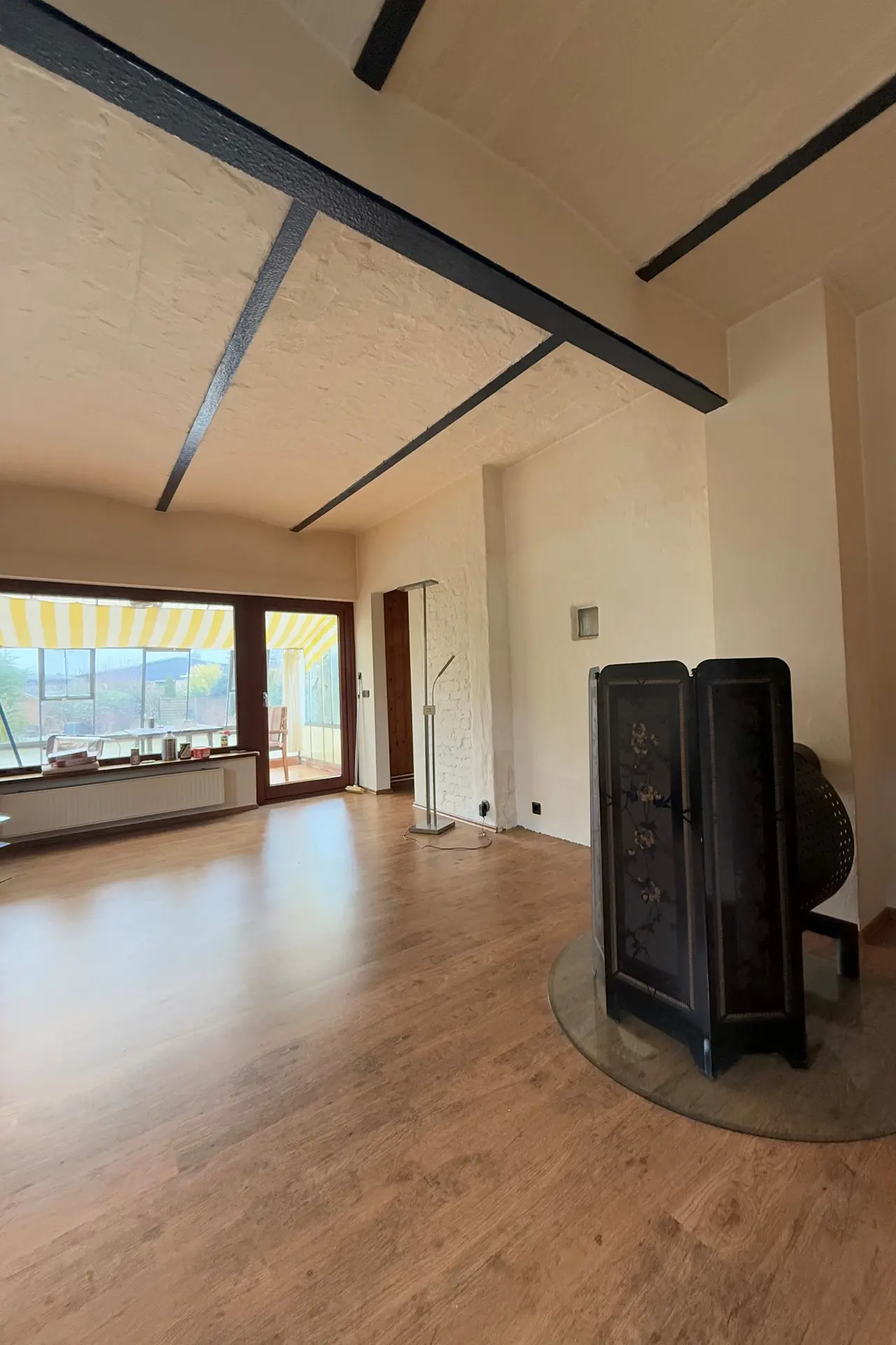 Angebote - image pfeil-runter on https://mktf-immobilien.de