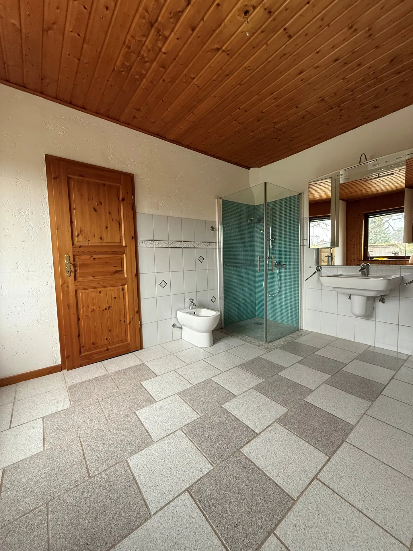 Angebote - image pfeil-runter on https://mktf-immobilien.de
