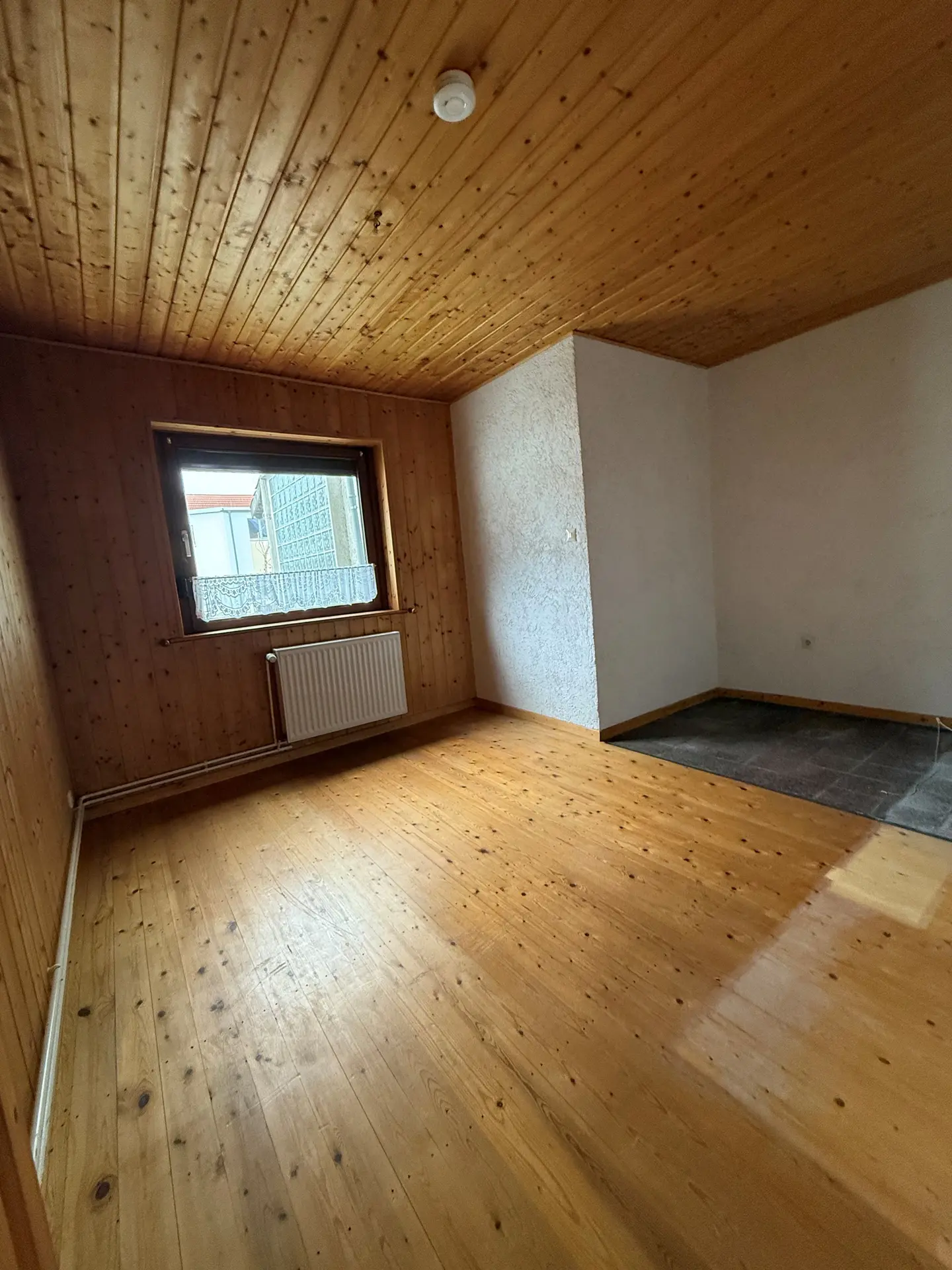 Angebote - image pfeil-runter on https://mktf-immobilien.de