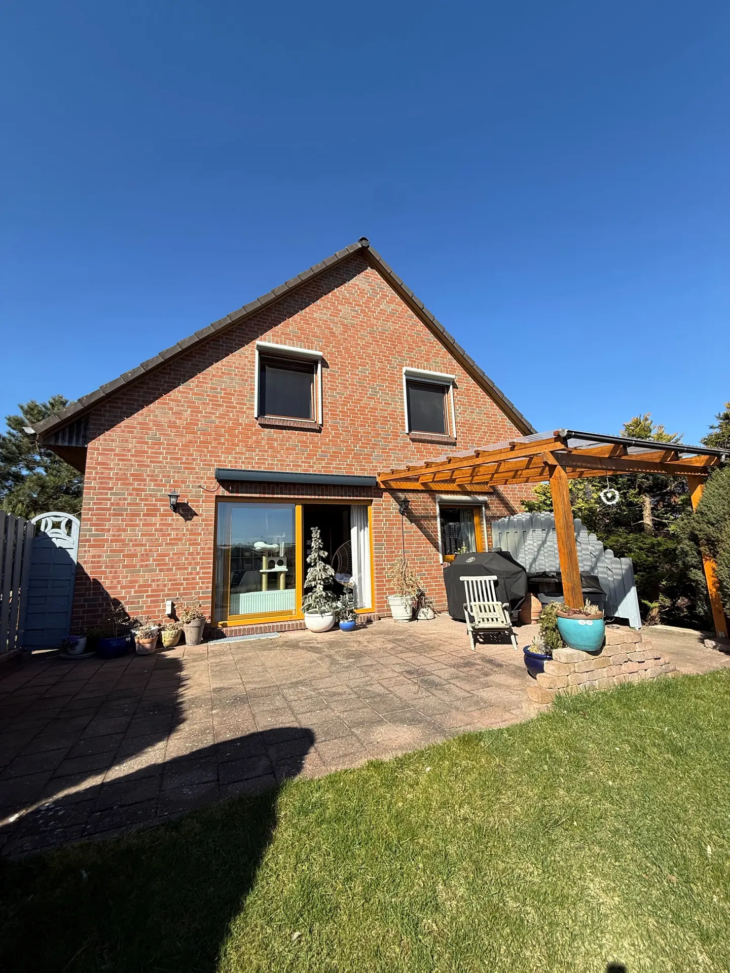 Angebote - image pfeil-runter on https://mktf-immobilien.de