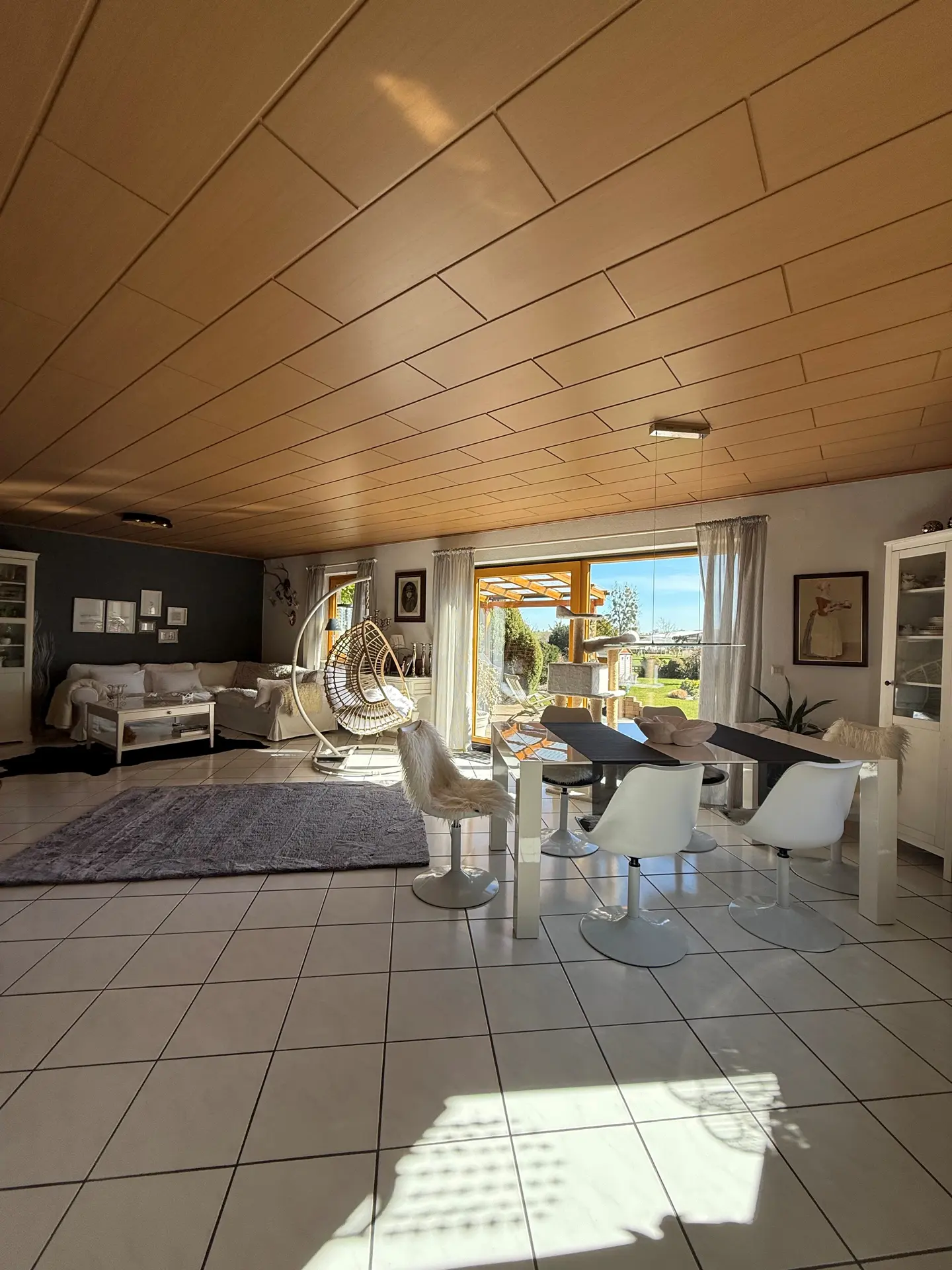Angebote - image pfeil-runter on https://mktf-immobilien.de