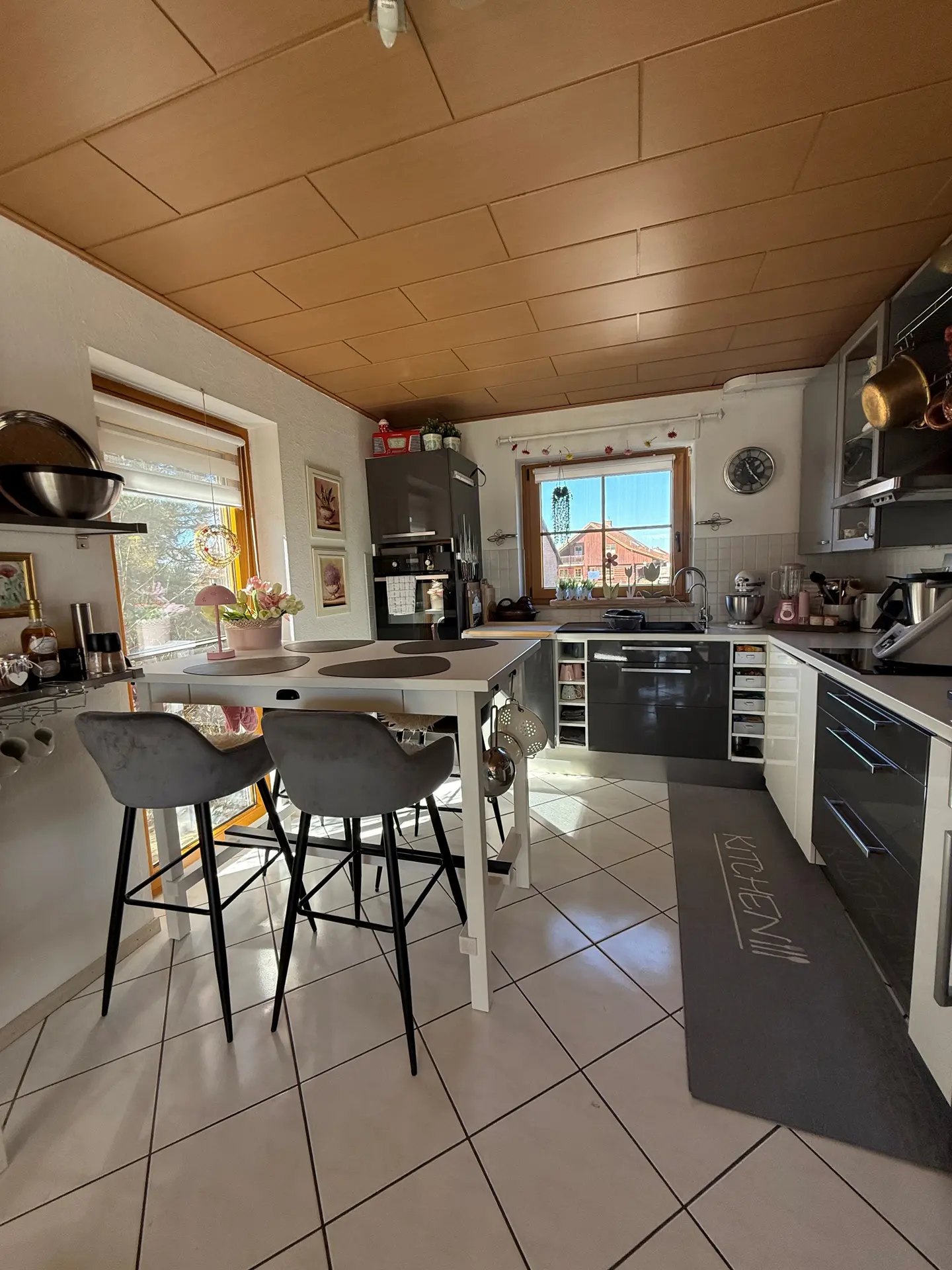 Angebote - image pfeil-runter on https://mktf-immobilien.de