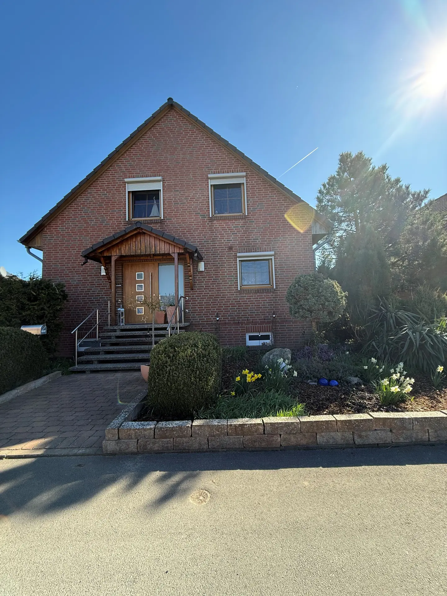 Angebote - image pfeil-runter on https://mktf-immobilien.de