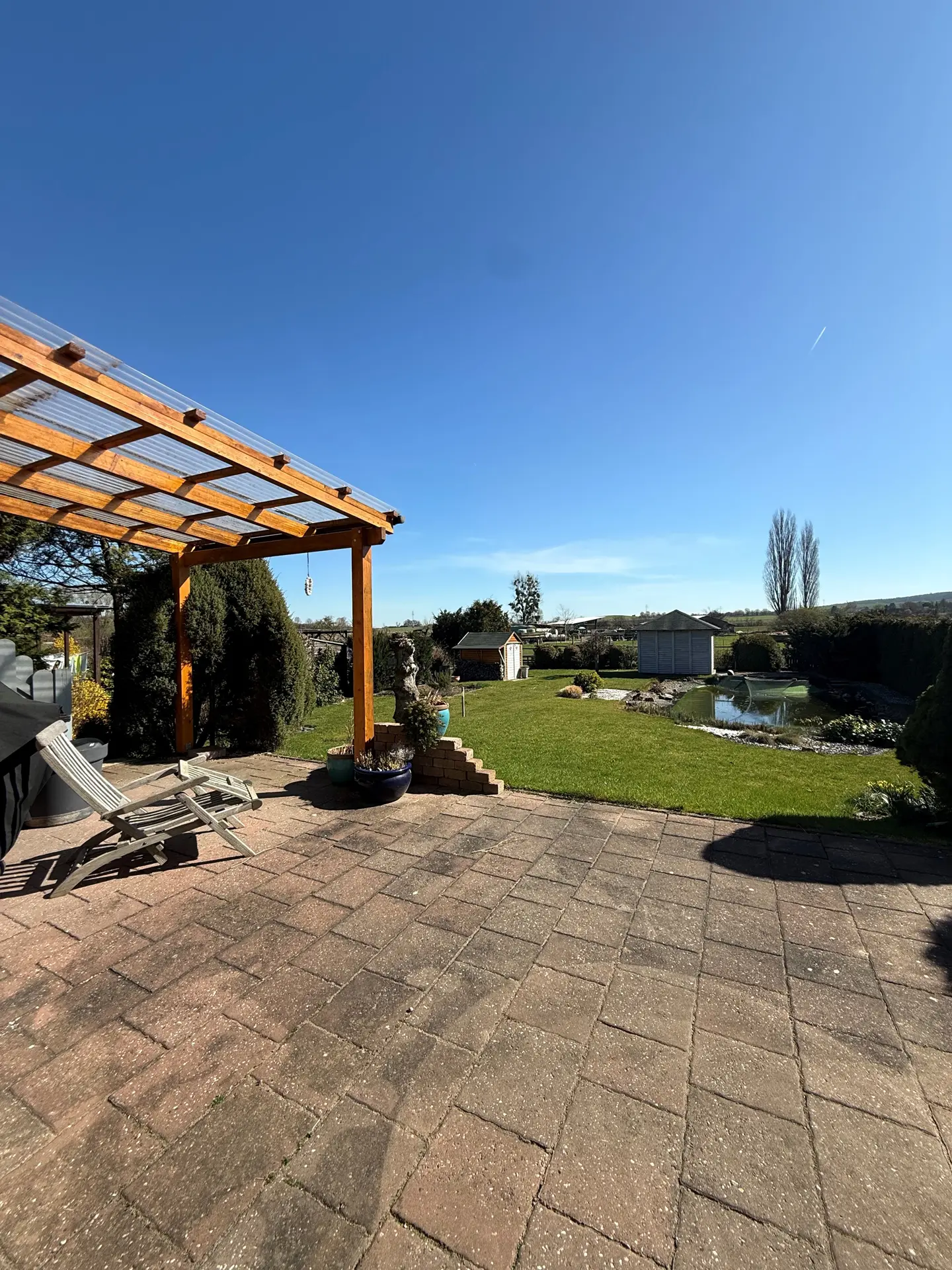 Angebote - image pfeil-runter on https://mktf-immobilien.de