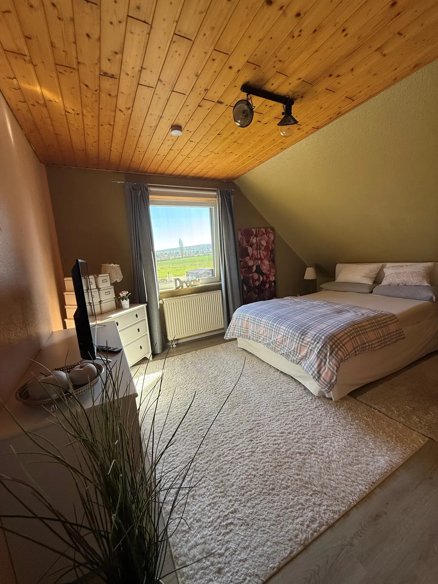 Angebote - image pfeil-runter on https://mktf-immobilien.de