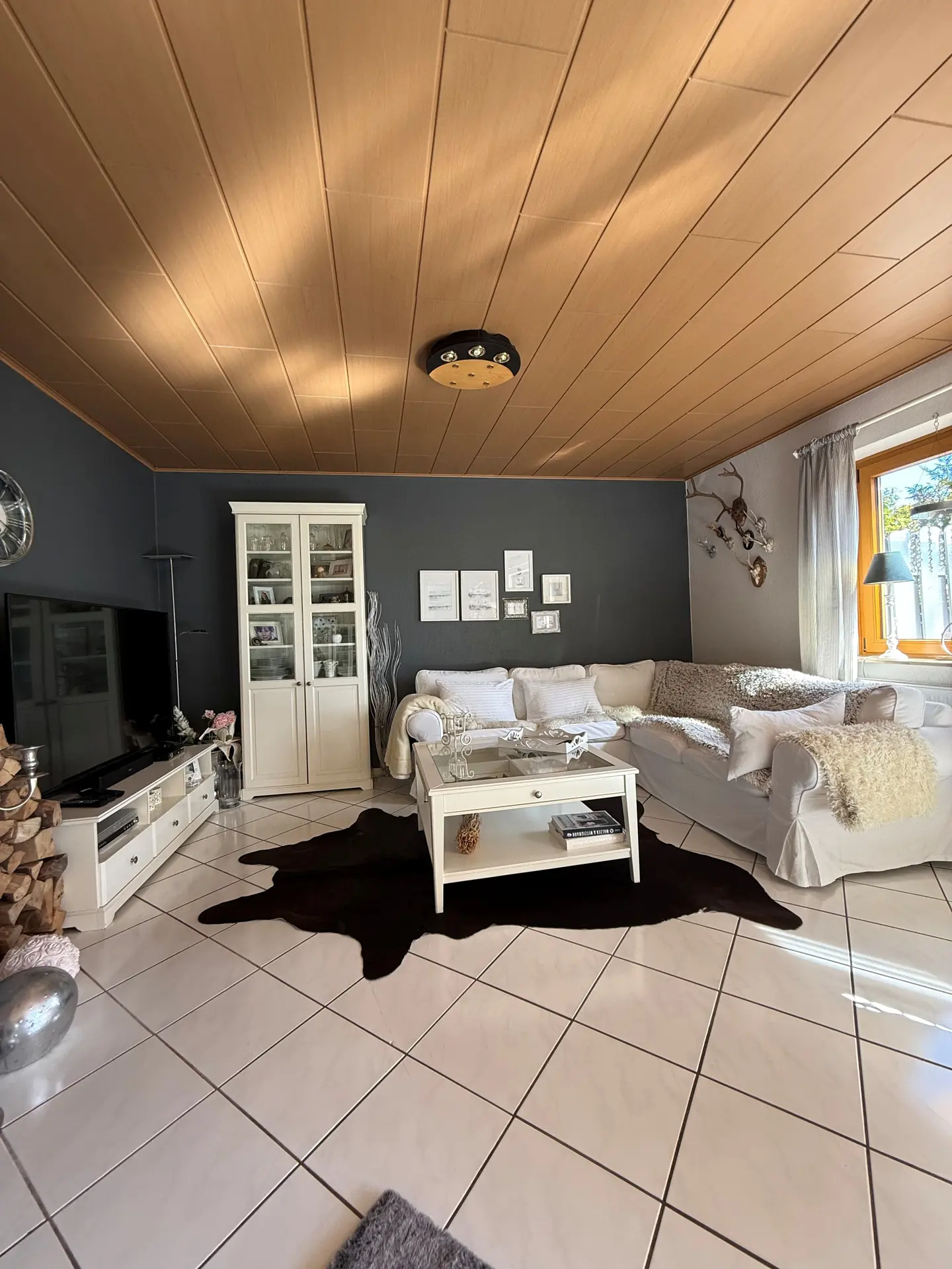 Angebote - image pfeil-runter on https://mktf-immobilien.de