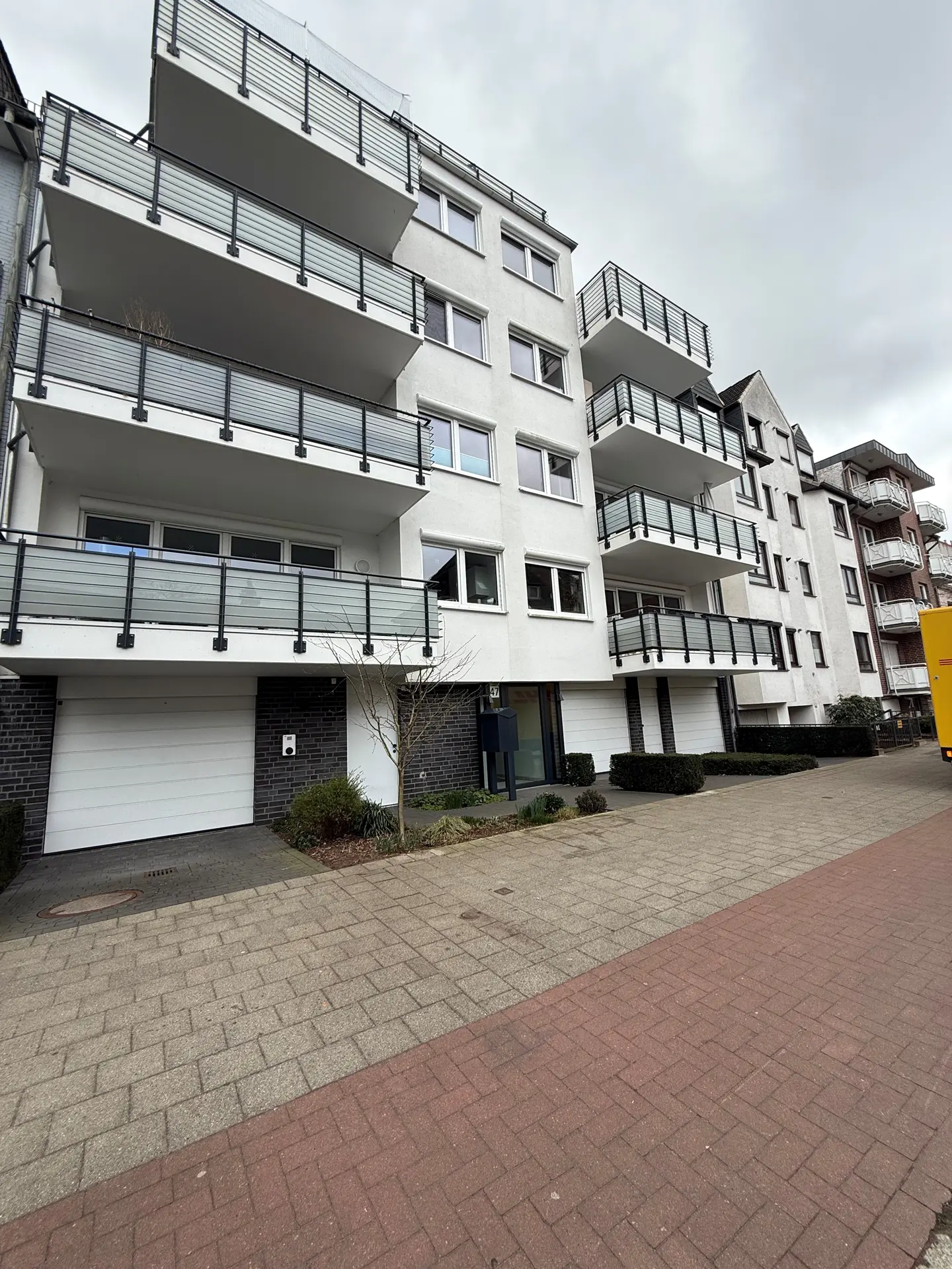 Angebote - image pfeil-runter on https://mktf-immobilien.de