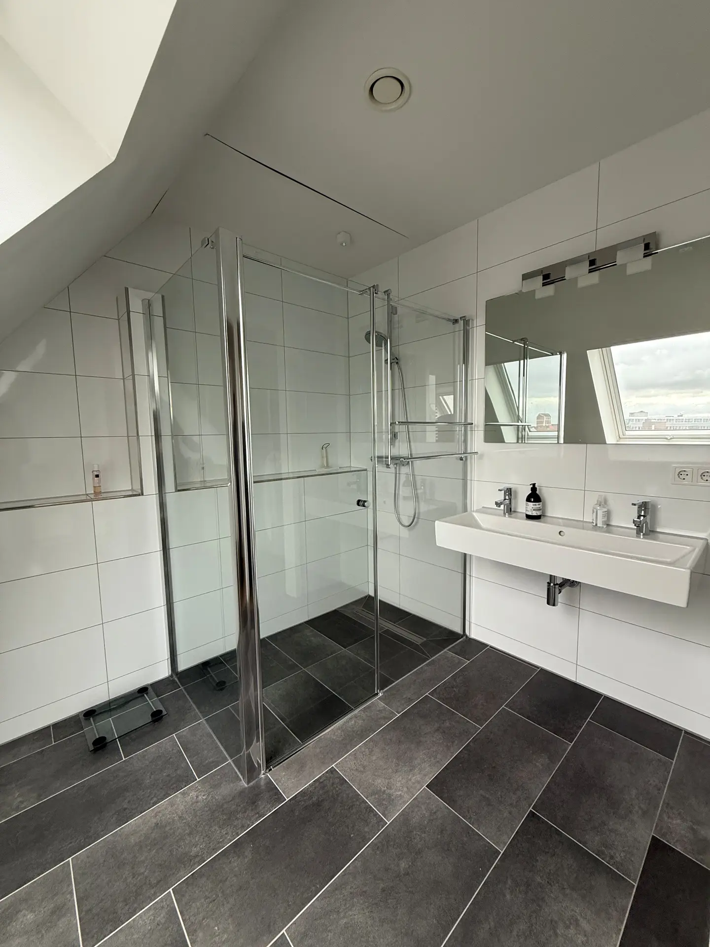 Angebote - image pfeil-runter on https://mktf-immobilien.de