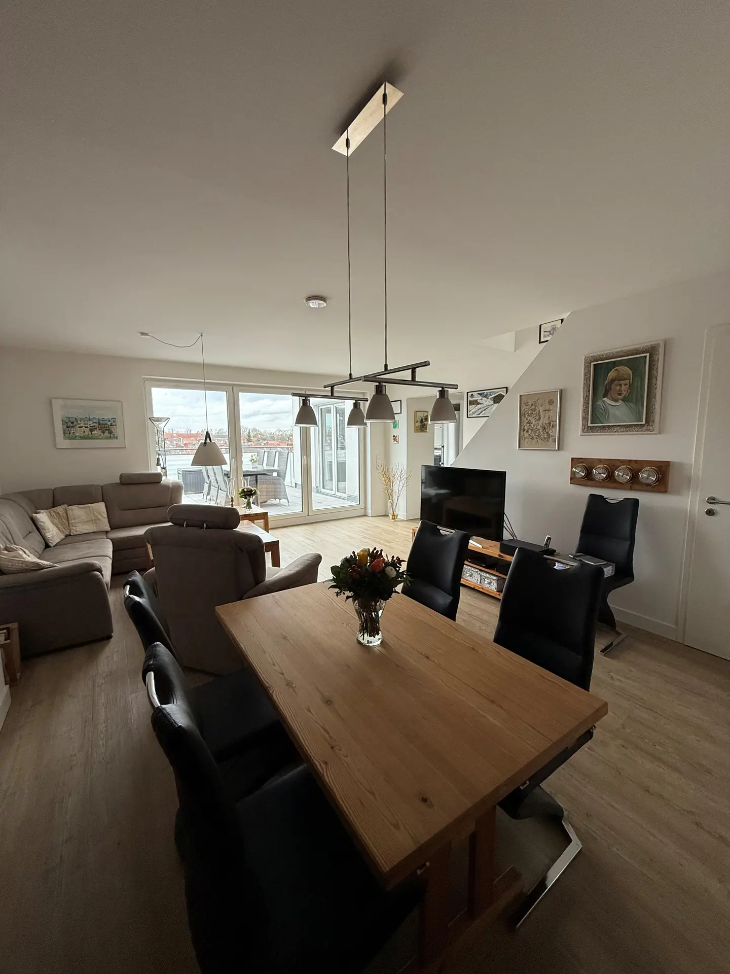 Angebote - image pfeil-runter on https://mktf-immobilien.de