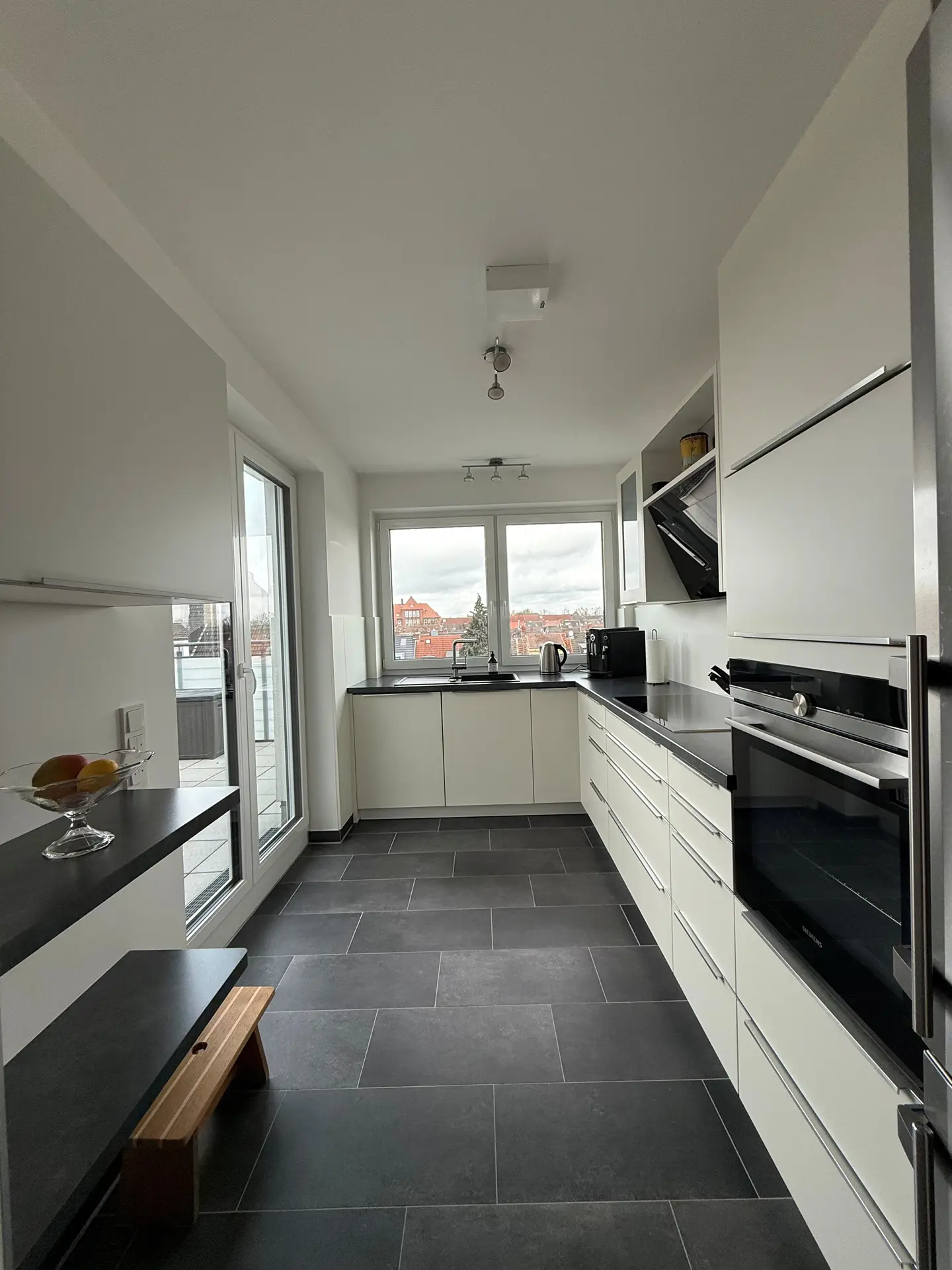 Angebote - image pfeil-runter on https://mktf-immobilien.de