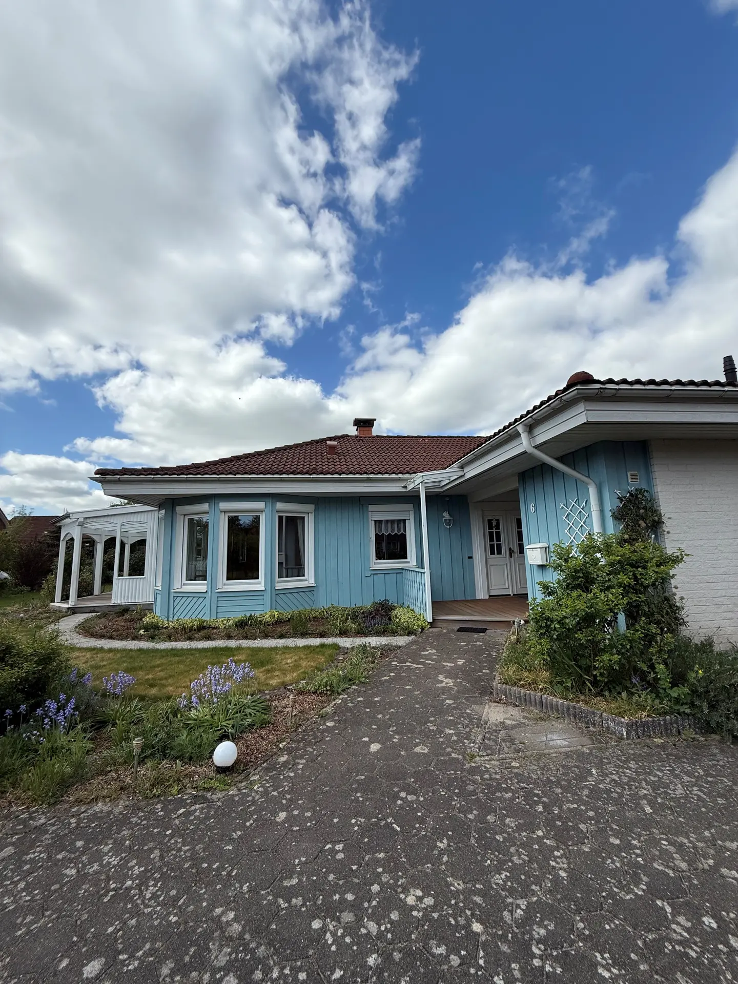 Angebote - image pfeil-runter on https://mktf-immobilien.de