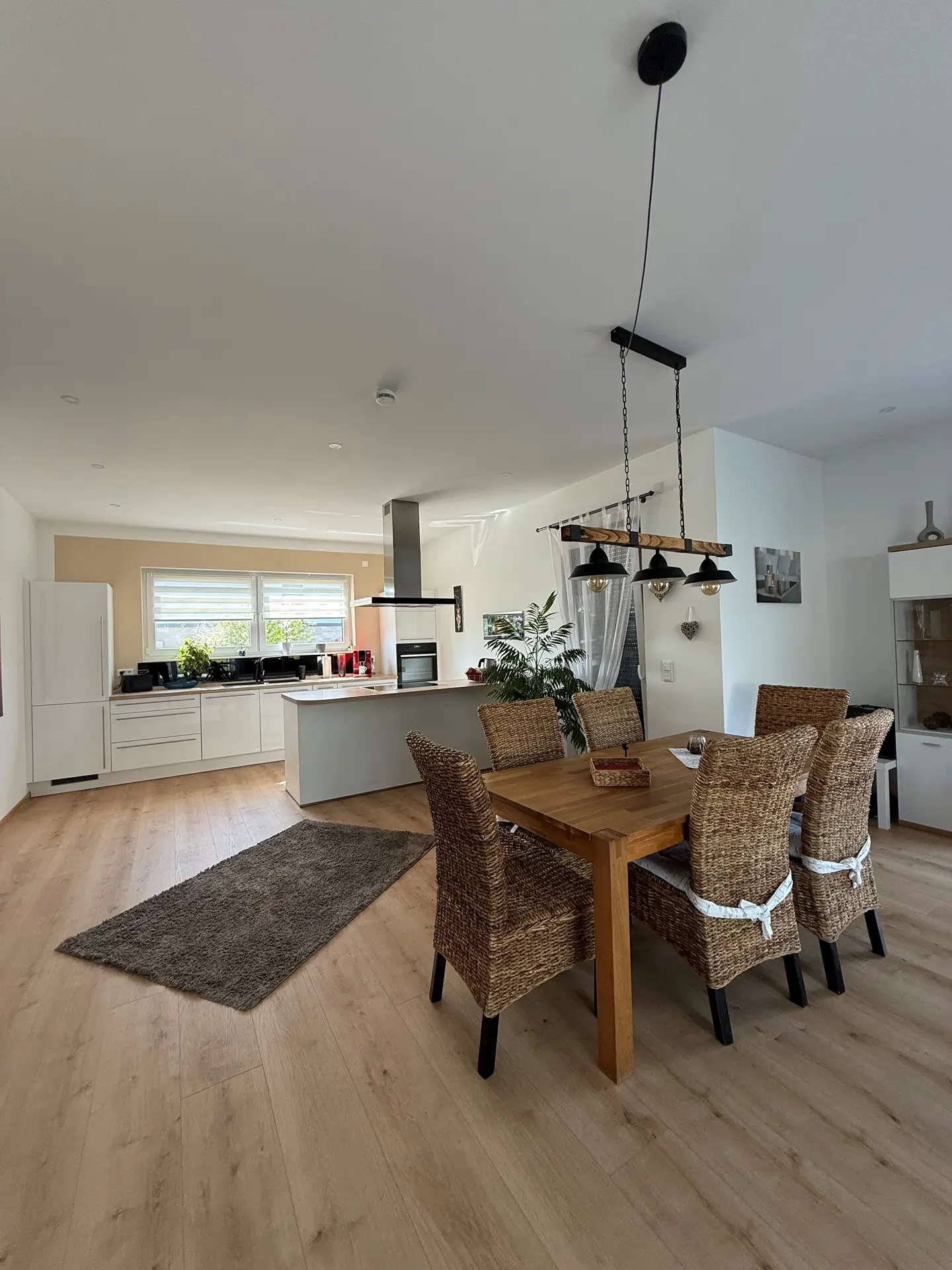 Angebote - image pfeil-runter on https://mktf-immobilien.de