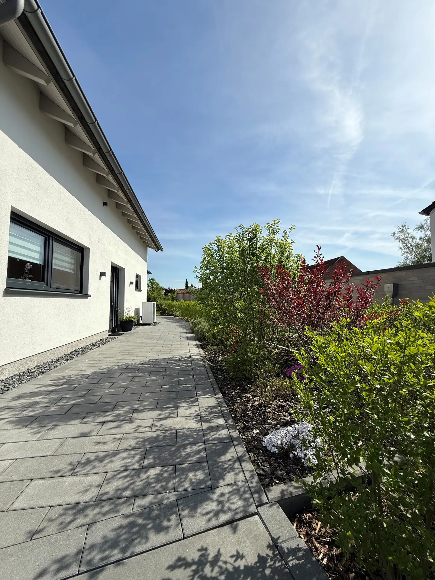 Angebote - image pfeil-runter on https://mktf-immobilien.de