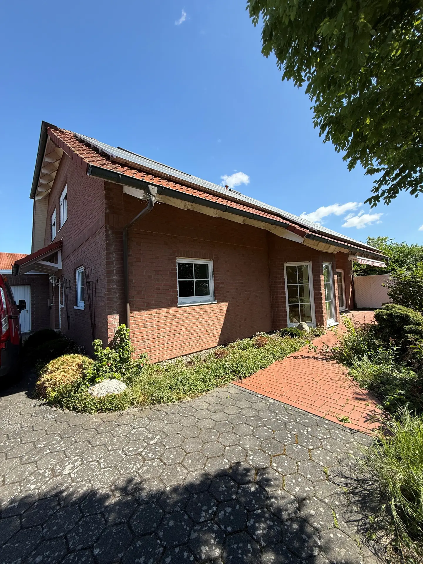 Angebote - image pfeil-runter on https://mktf-immobilien.de