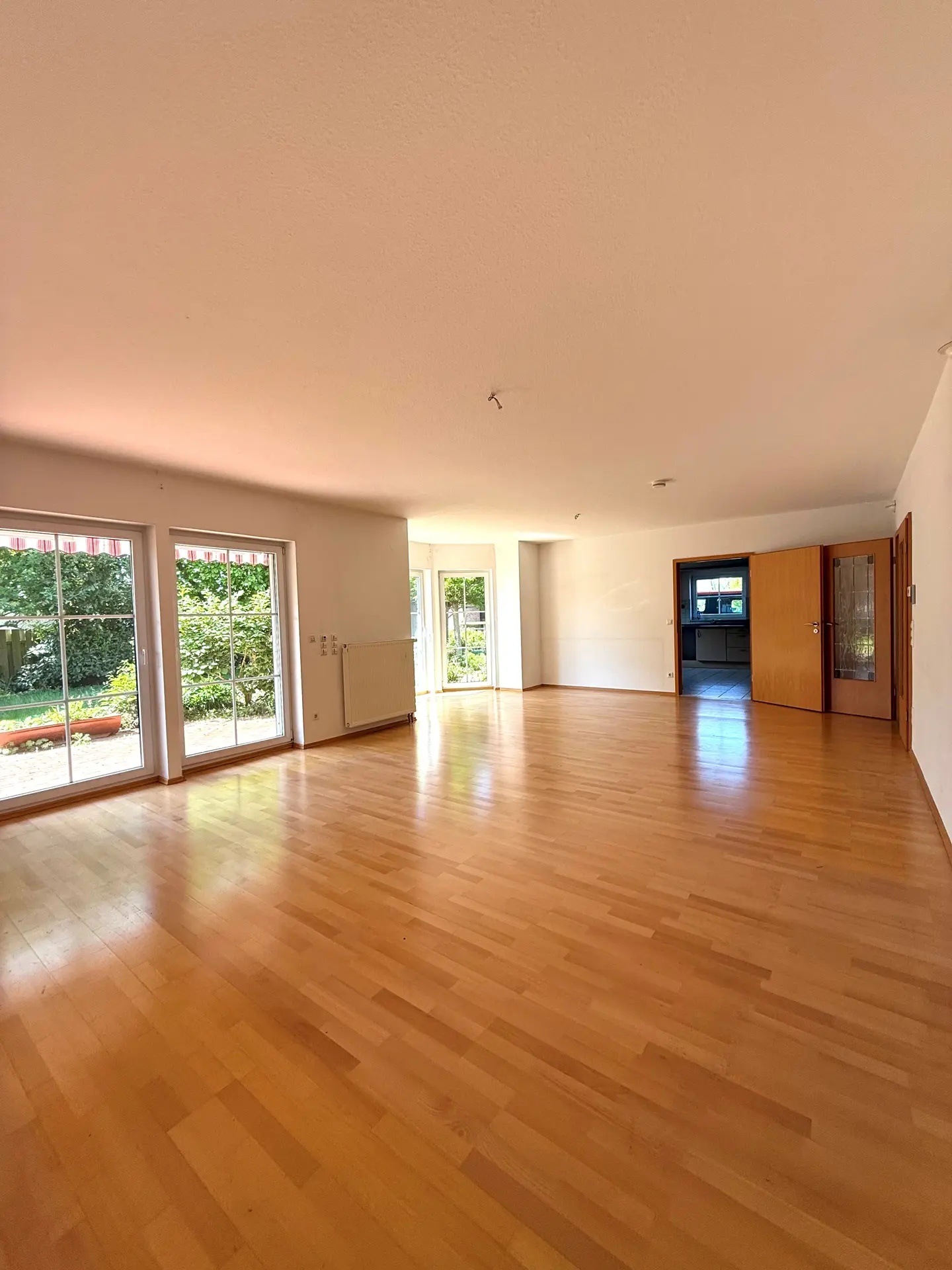 Angebote - image pfeil-runter on https://mktf-immobilien.de