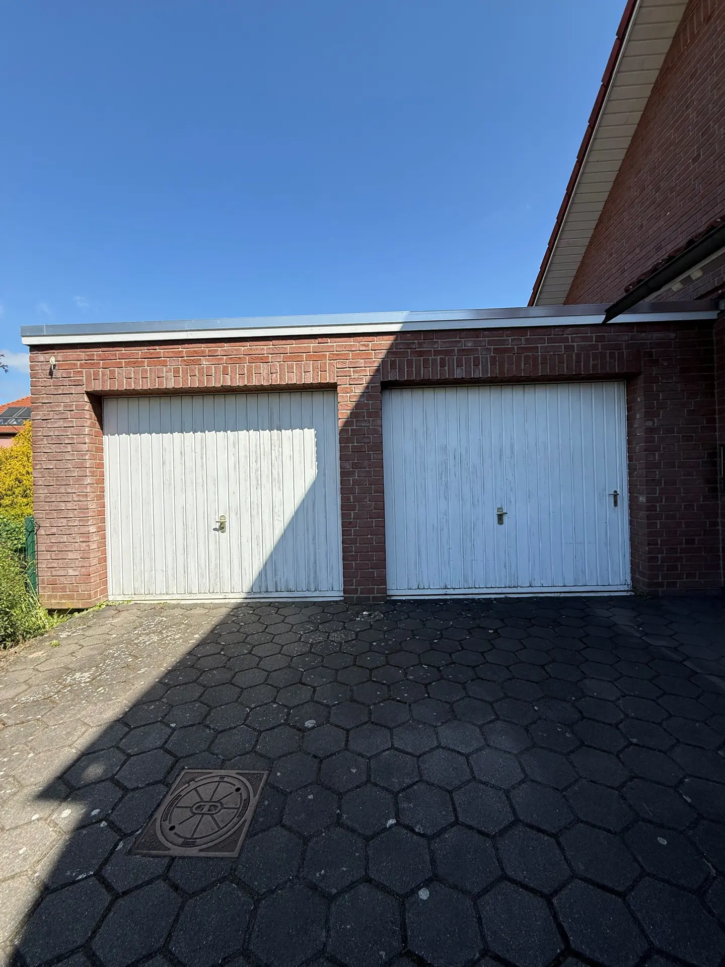 Angebote - image pfeil-runter on https://mktf-immobilien.de