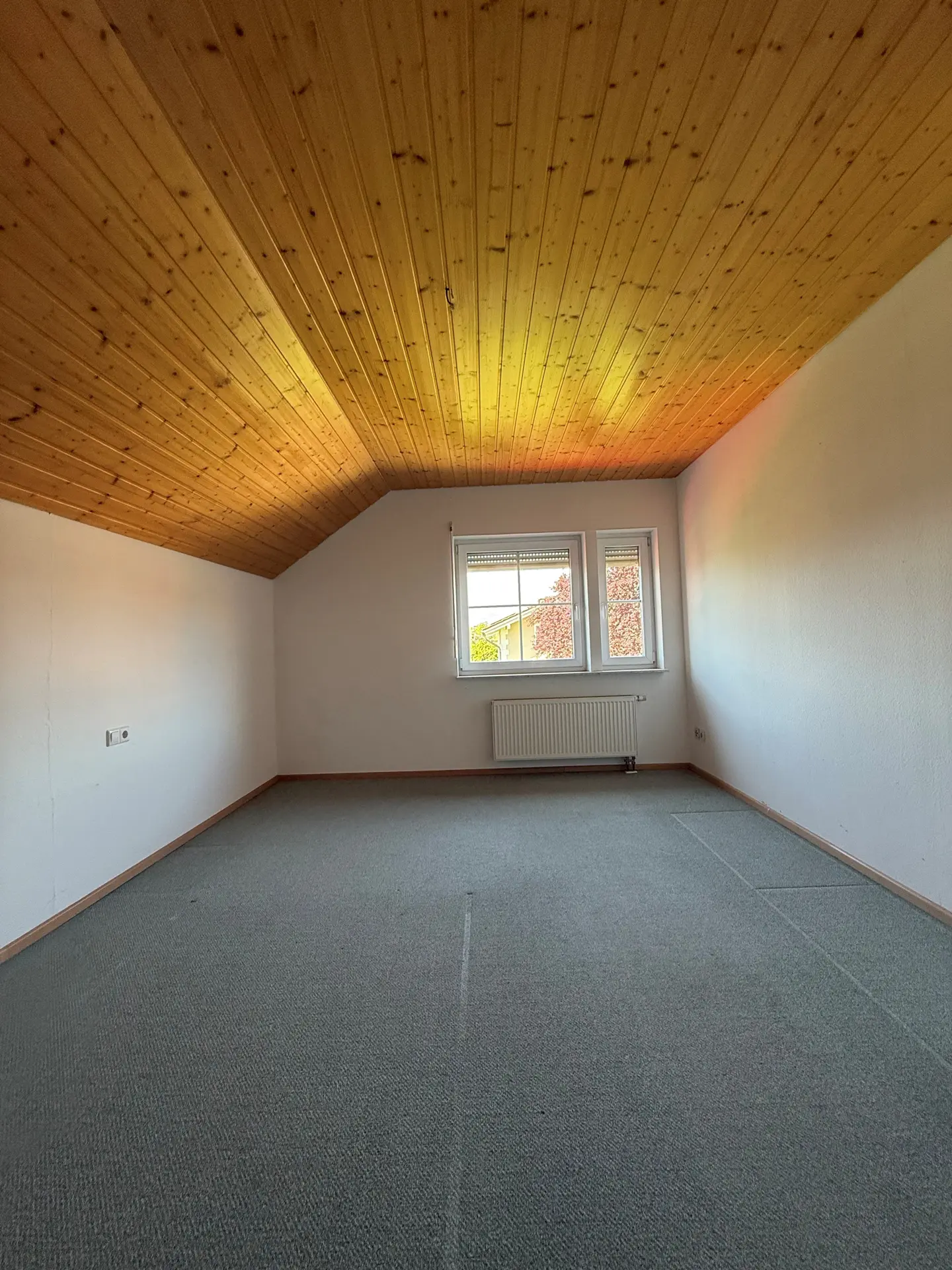 Angebote - image pfeil-runter on https://mktf-immobilien.de