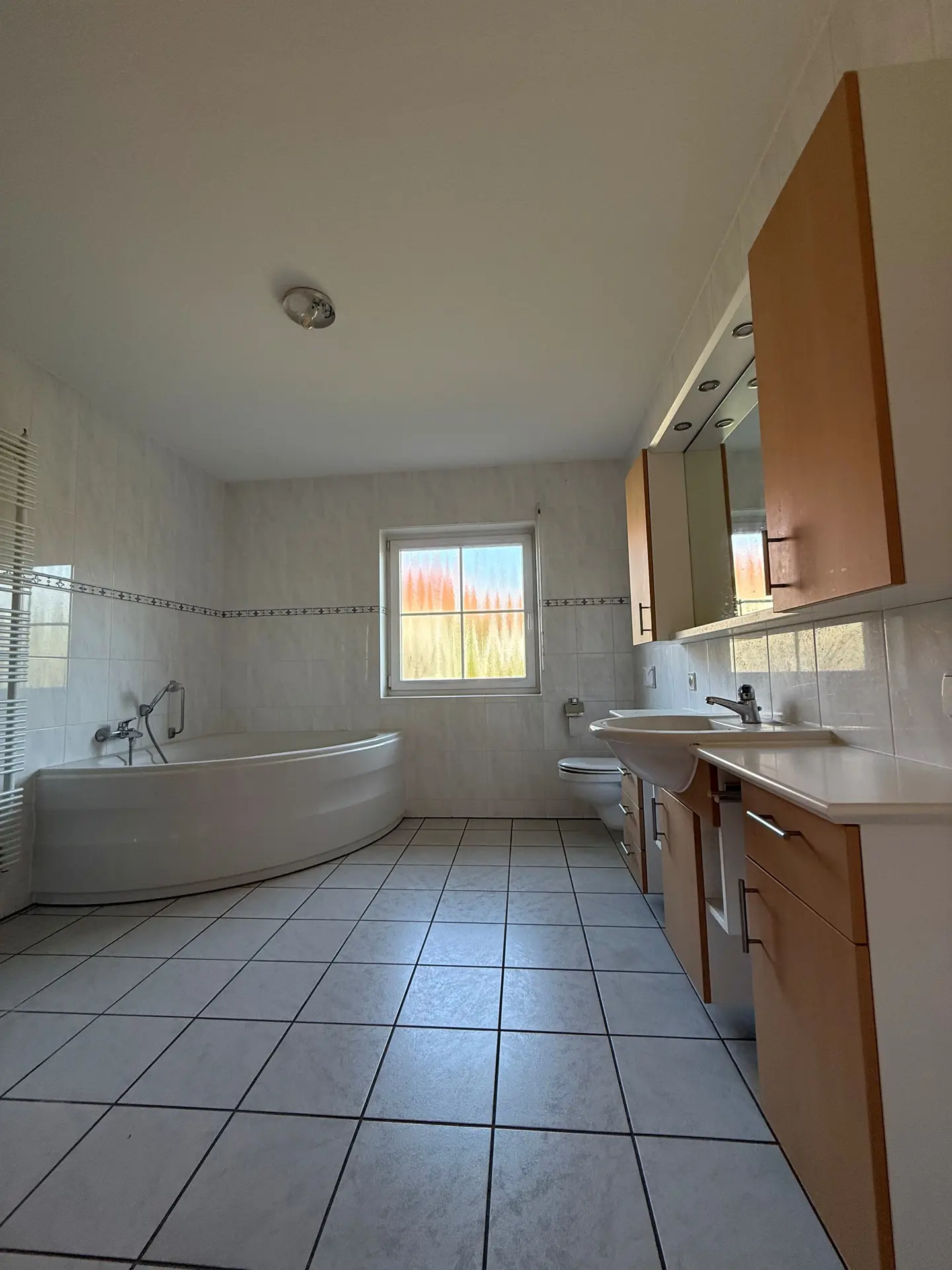 Angebote - image pfeil-runter on https://mktf-immobilien.de