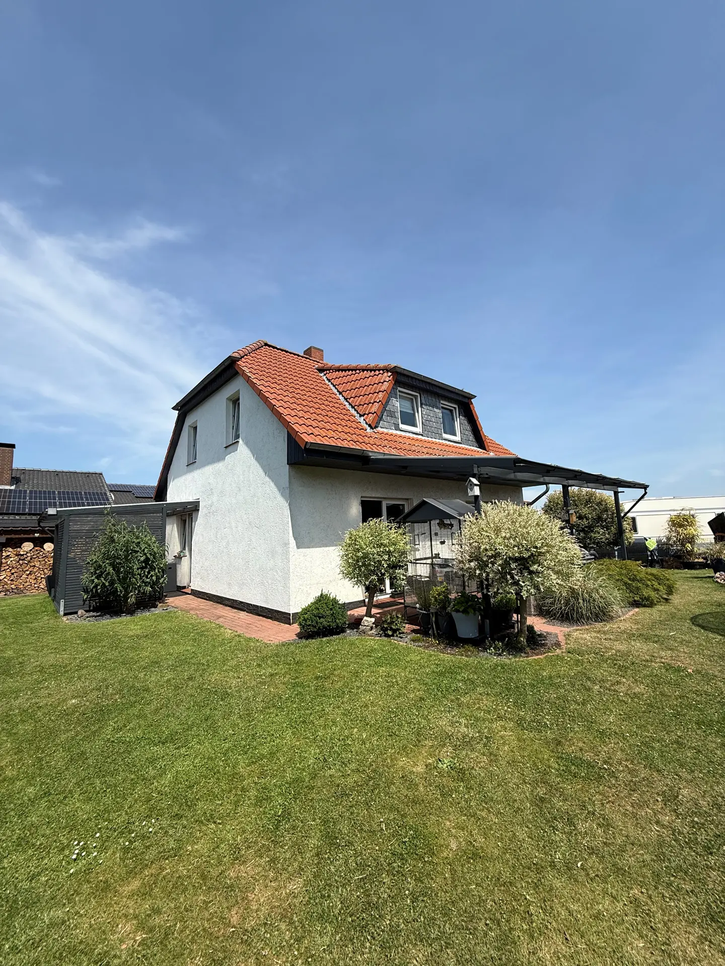 Angebote - image pfeil-runter on https://mktf-immobilien.de