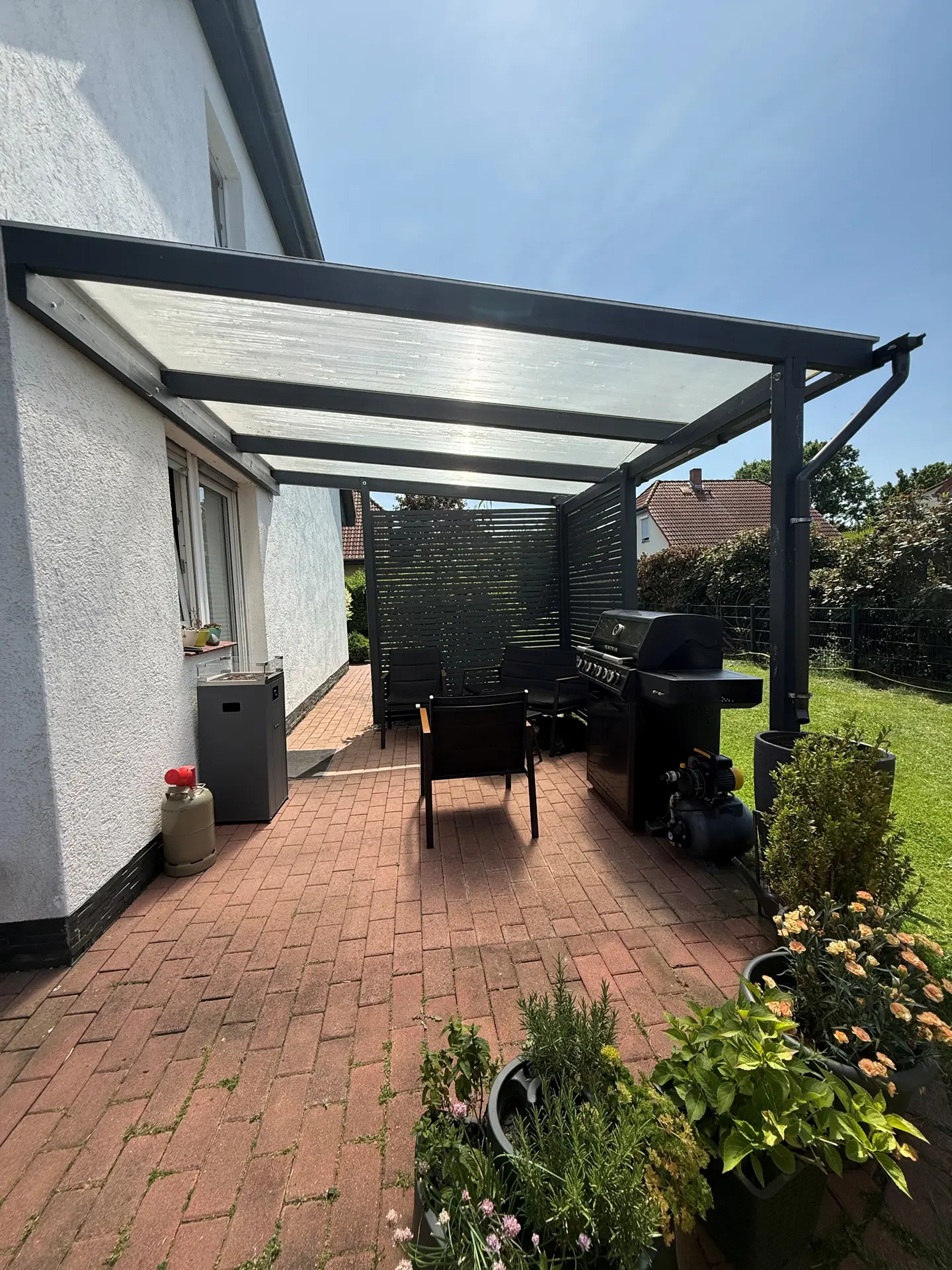 Angebote - image pfeil-runter on https://mktf-immobilien.de