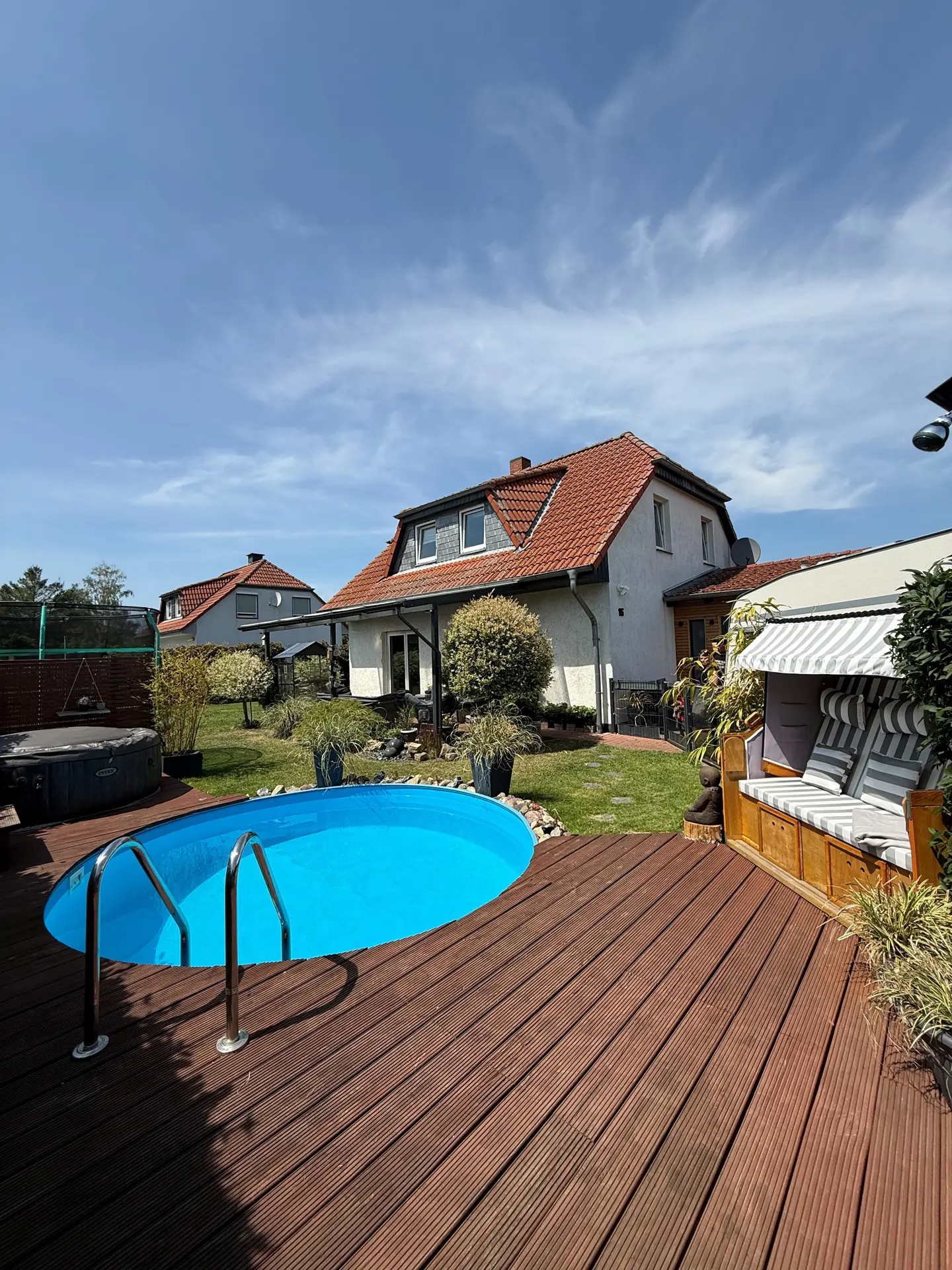 Angebote - image pfeil-runter on https://mktf-immobilien.de