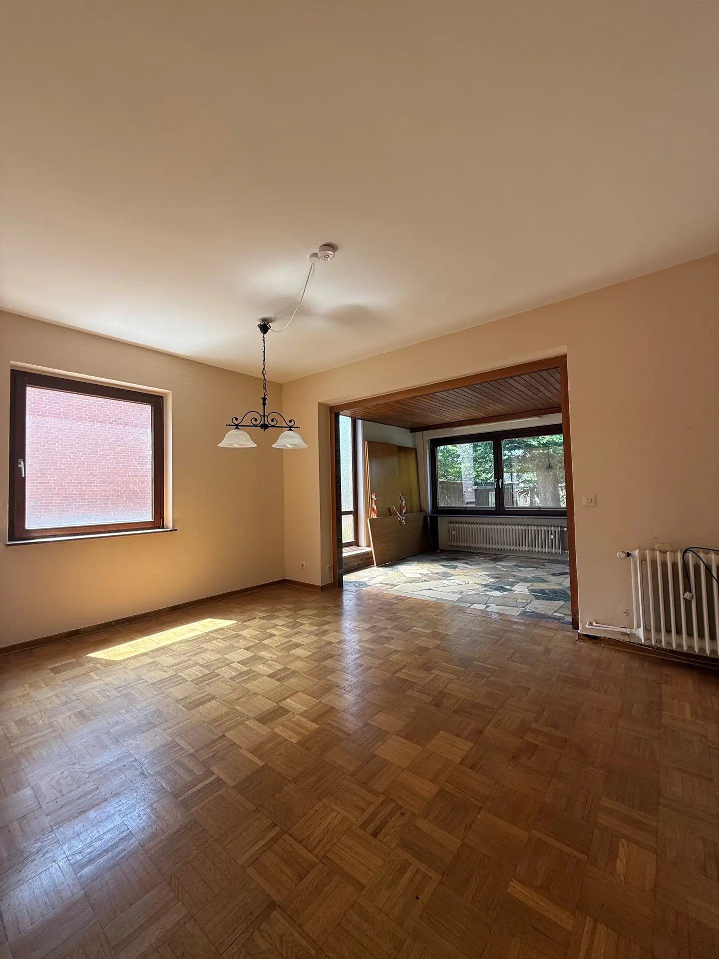 Angebote - image pfeil-runter on https://mktf-immobilien.de
