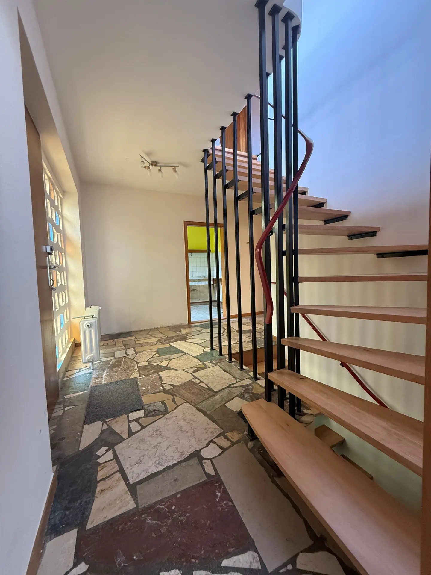 Angebote - image pfeil-runter on https://mktf-immobilien.de