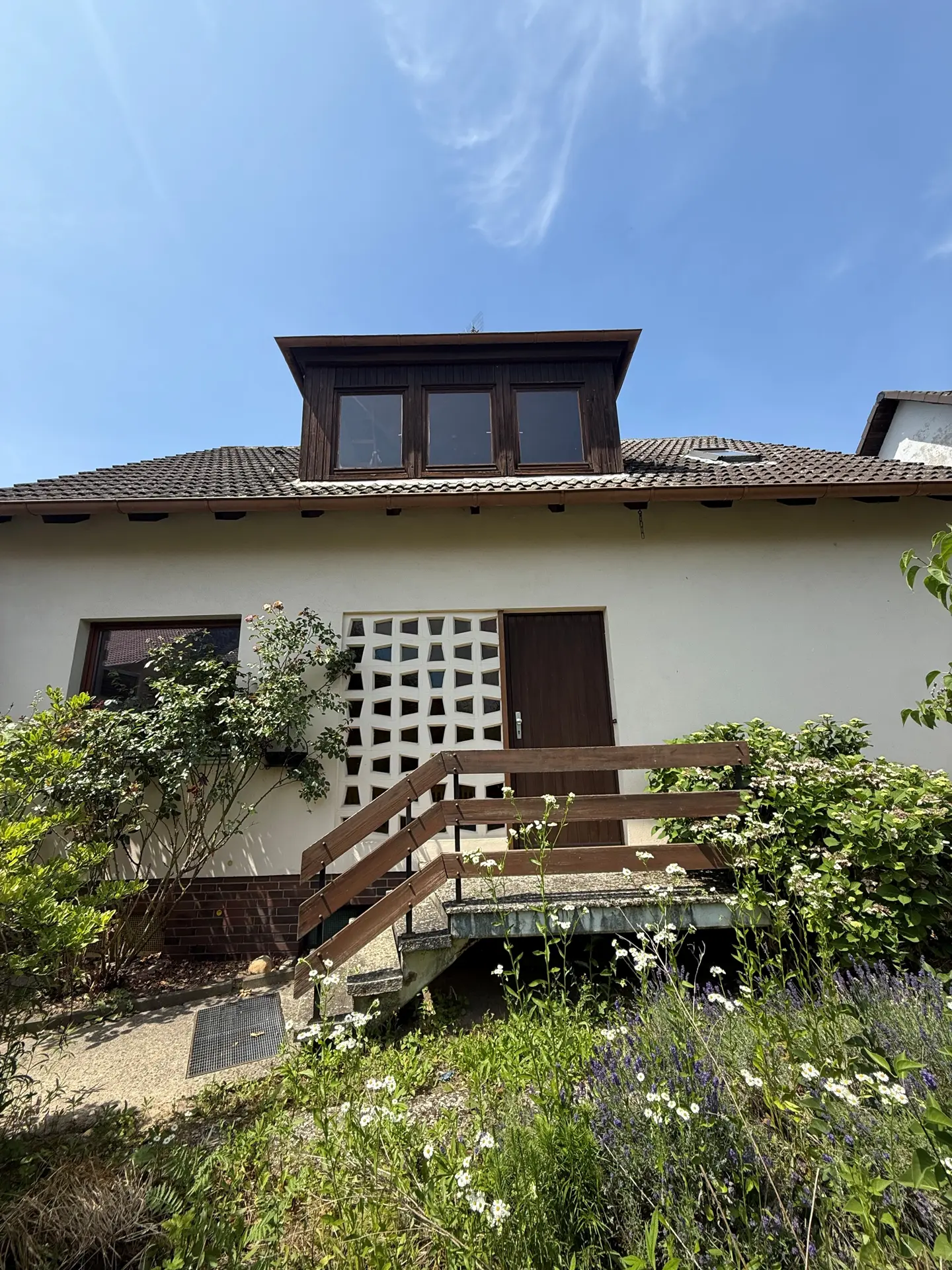 Angebote - image pfeil-runter on https://mktf-immobilien.de