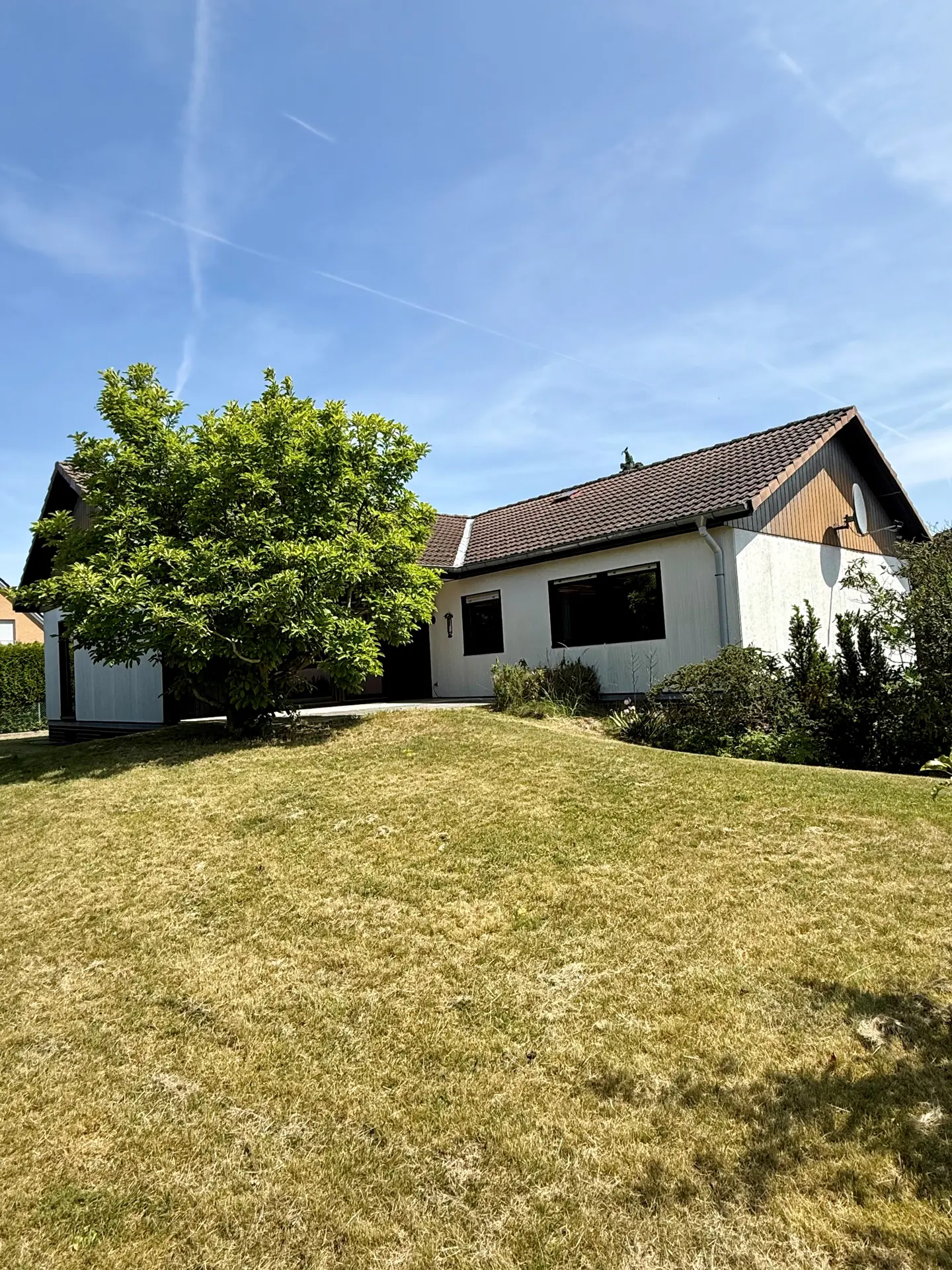 Angebote - image pfeil-runter on https://mktf-immobilien.de