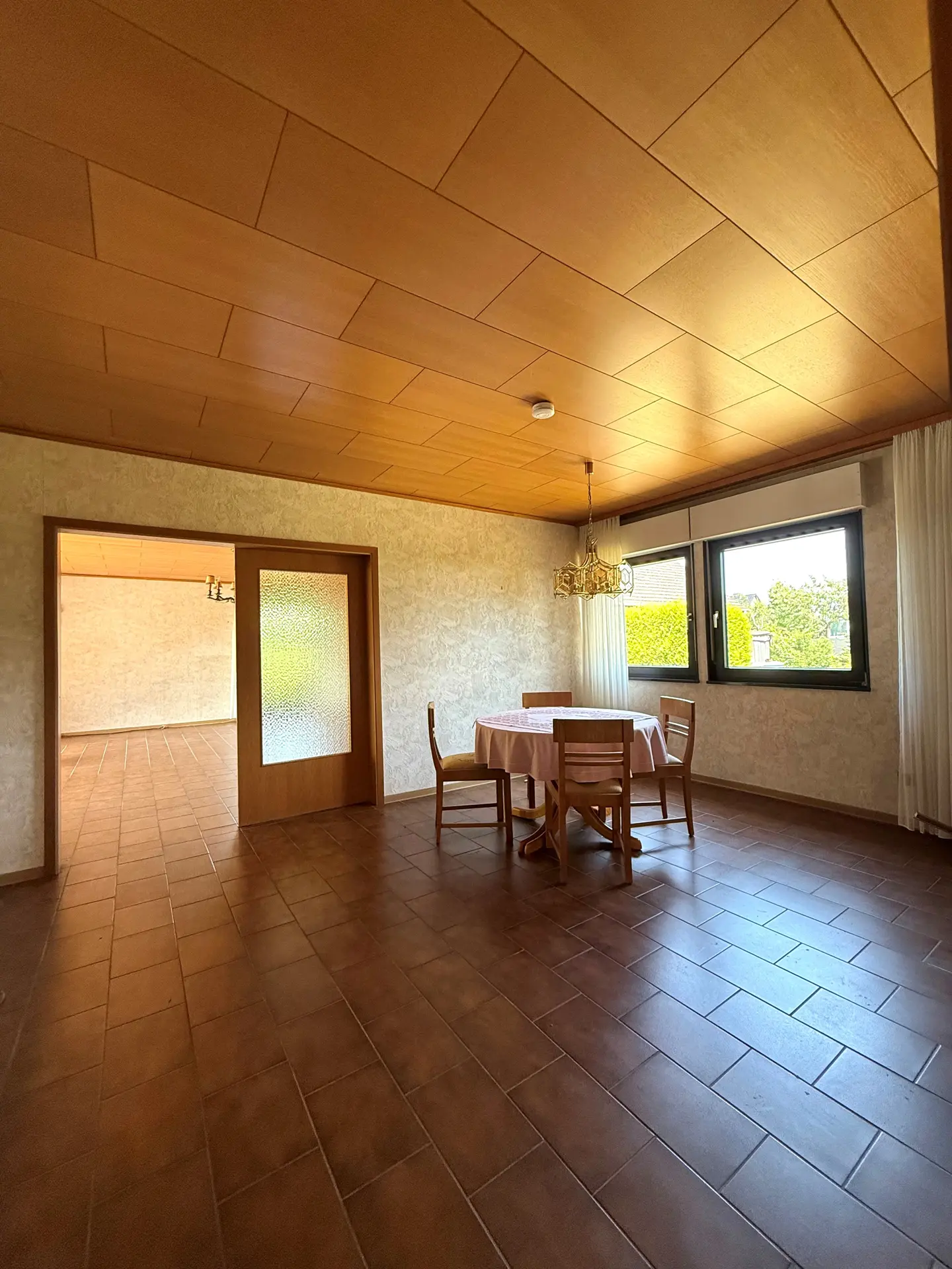 Angebote - image pfeil-runter on https://mktf-immobilien.de