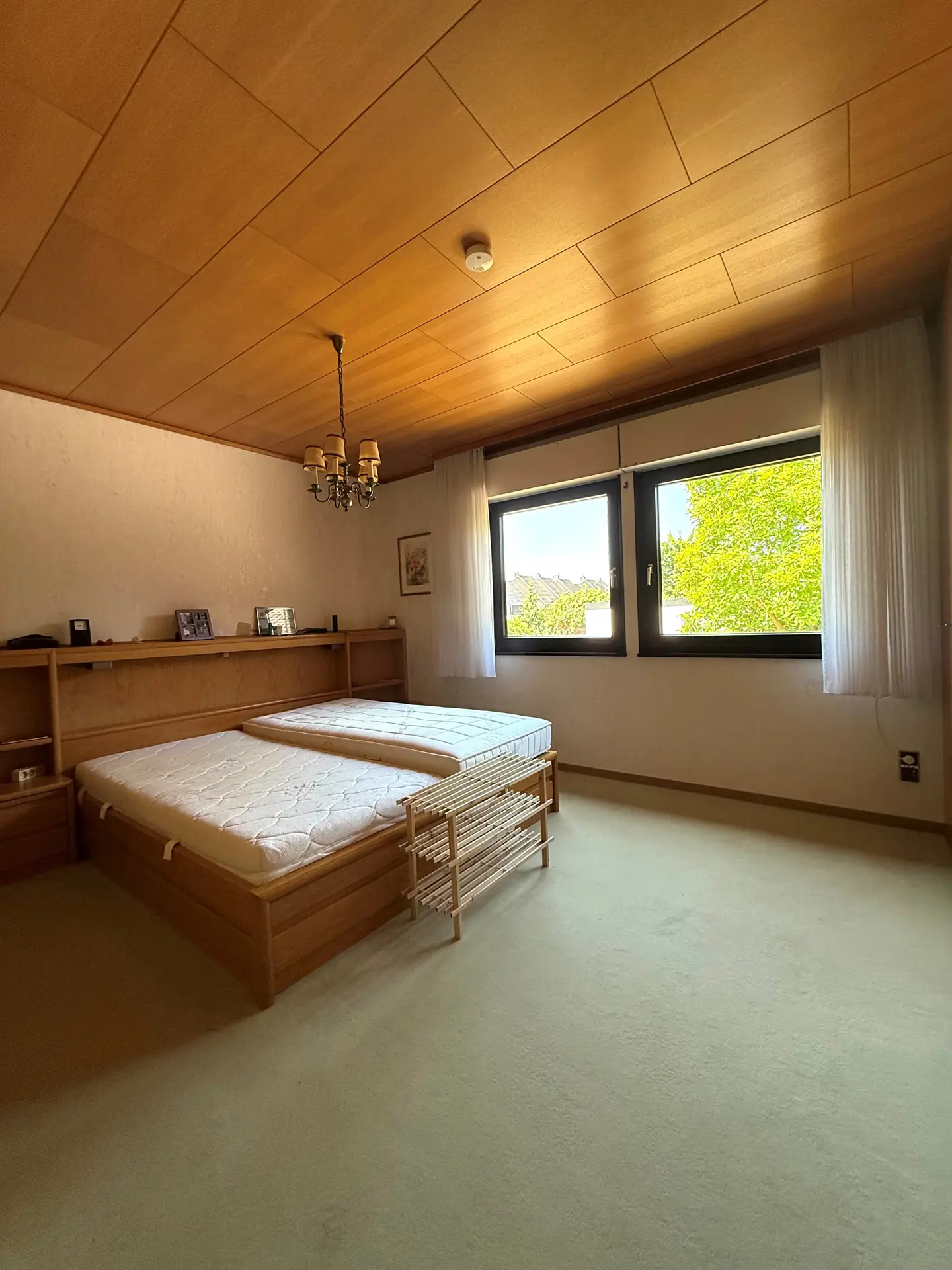 Angebote - image pfeil-runter on https://mktf-immobilien.de