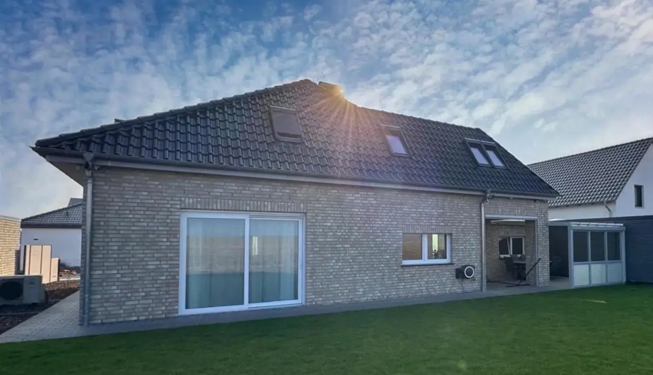 Angebote - image pfeil-runter on https://mktf-immobilien.de