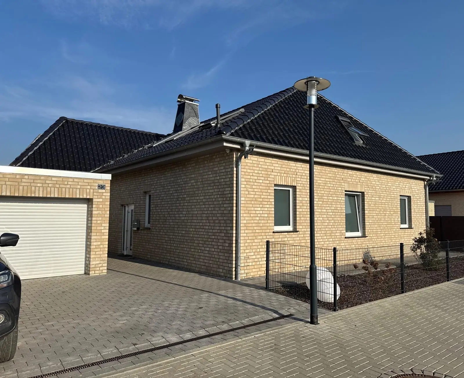 Angebote - image pfeil-runter on https://mktf-immobilien.de