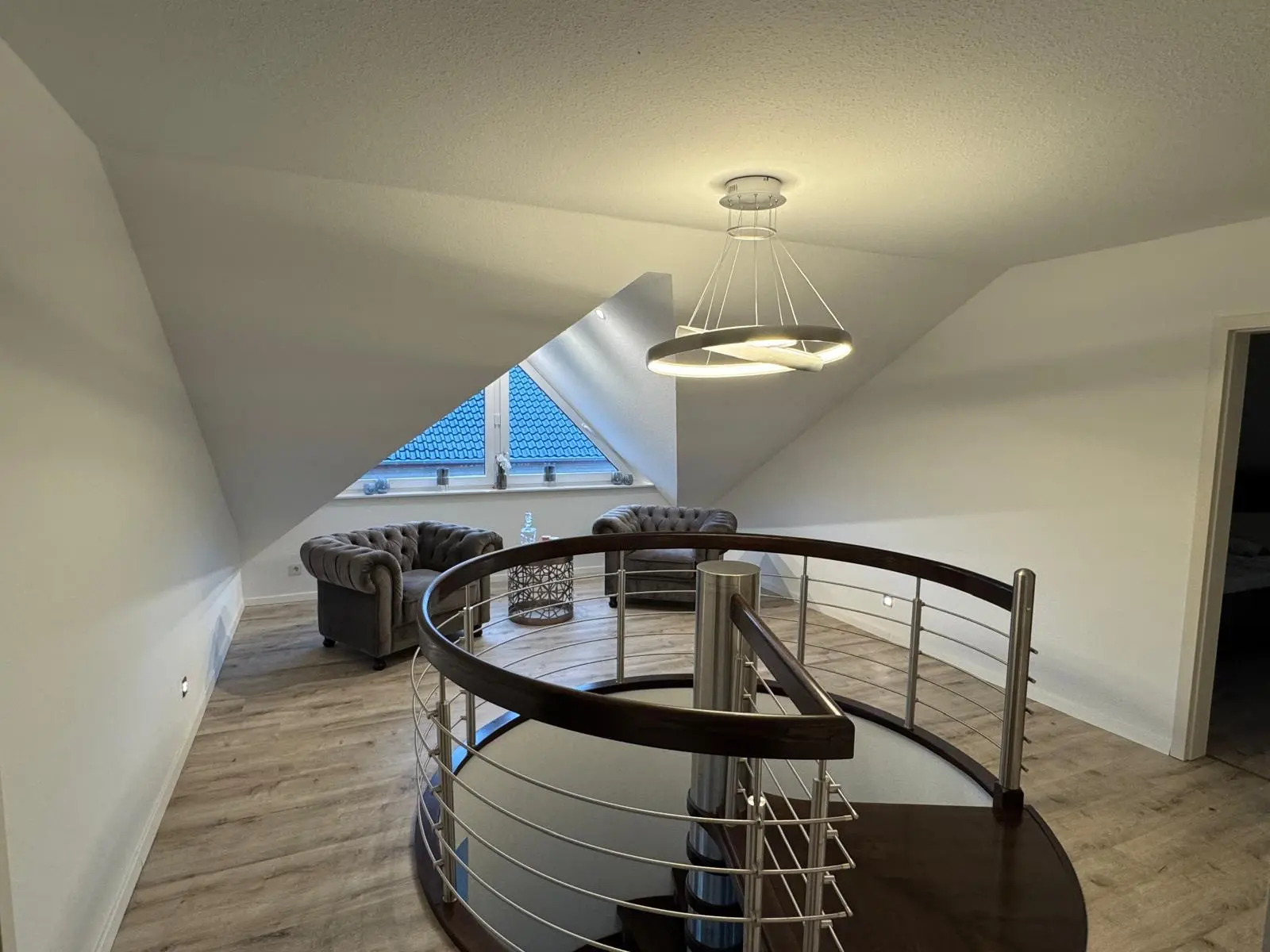 Angebote - image pfeil-runter on https://mktf-immobilien.de