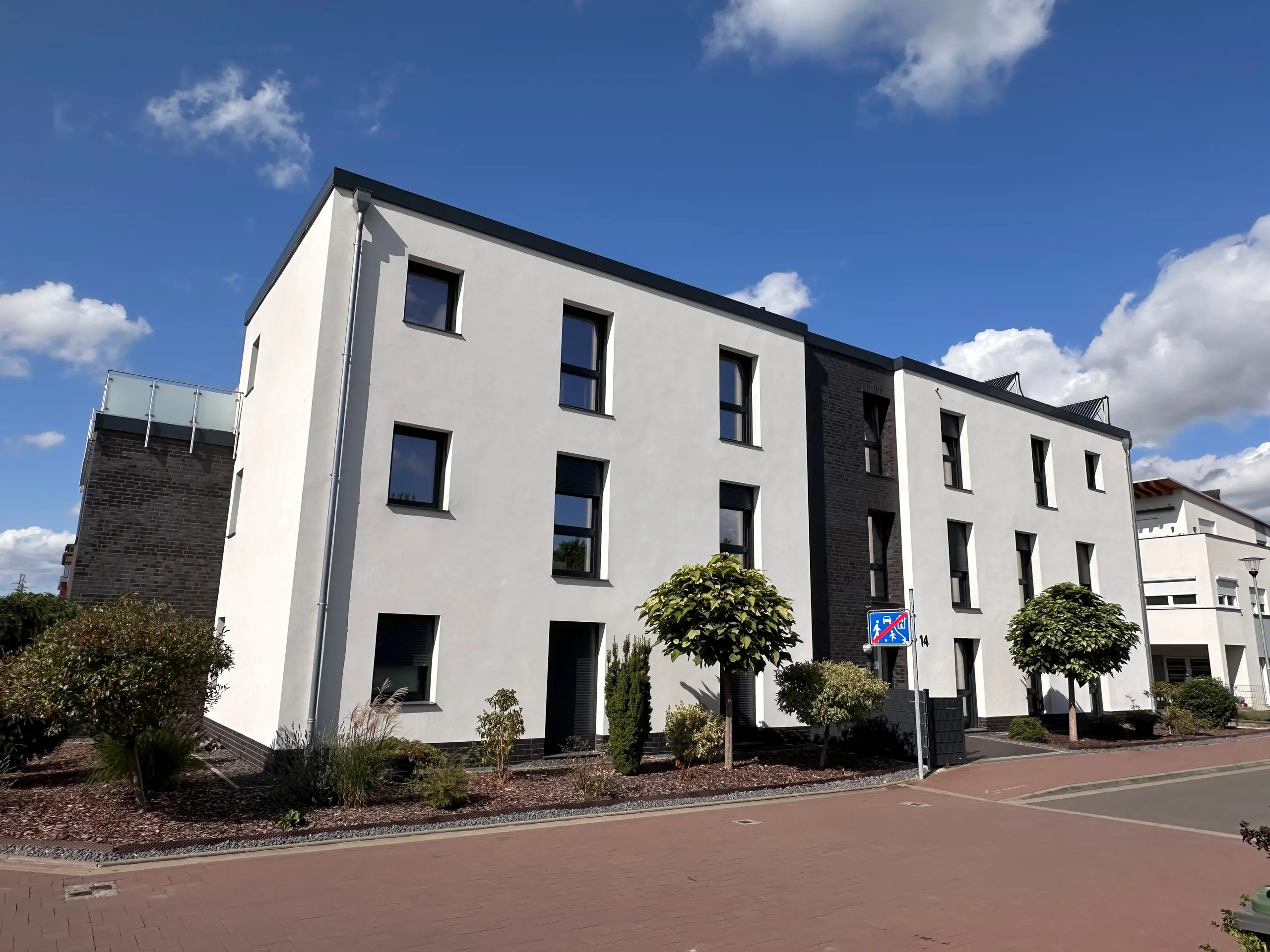 Angebote - image pfeil-runter on https://mktf-immobilien.de