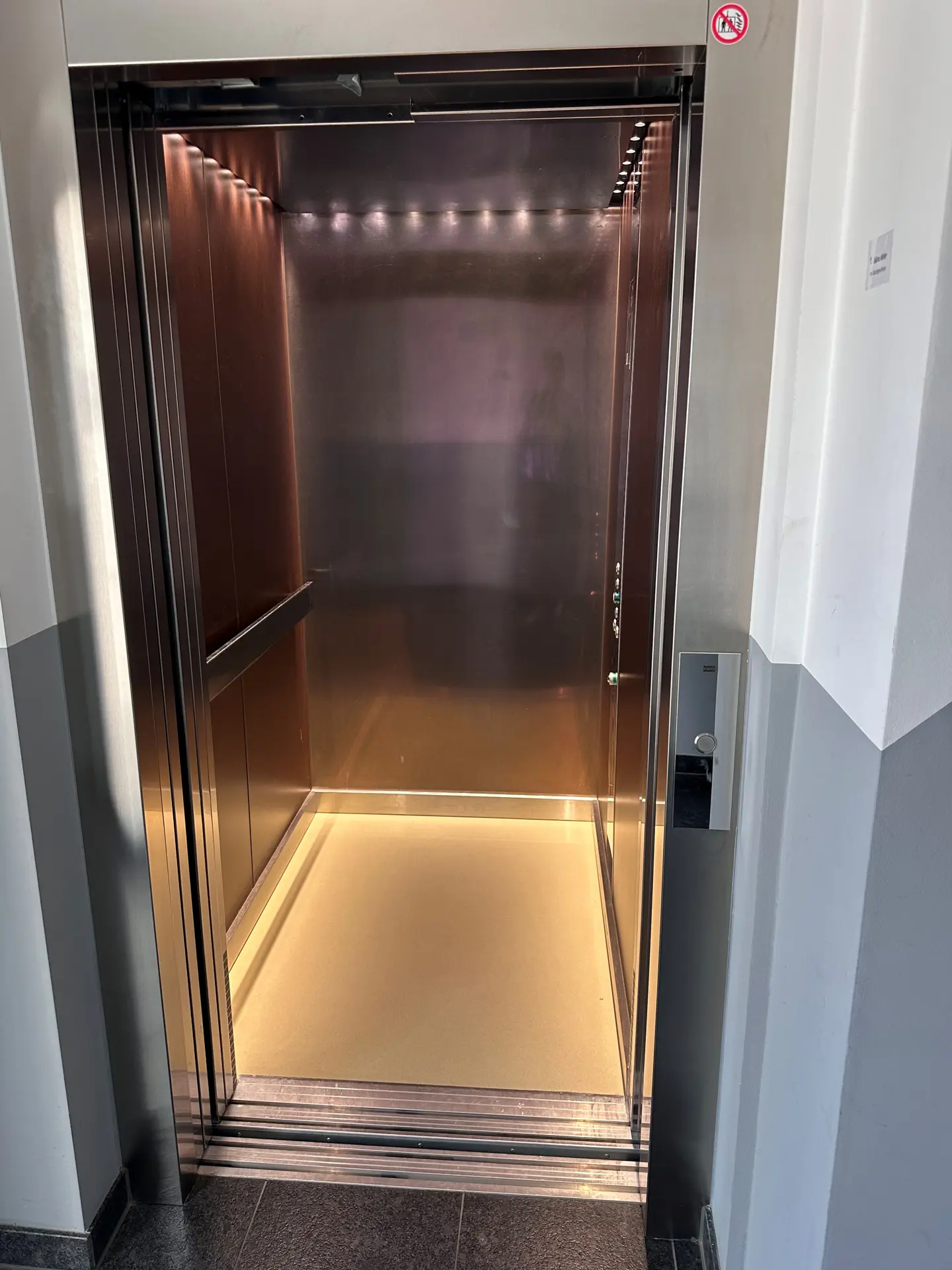 Angebote - image pfeil-runter on https://mktf-immobilien.de