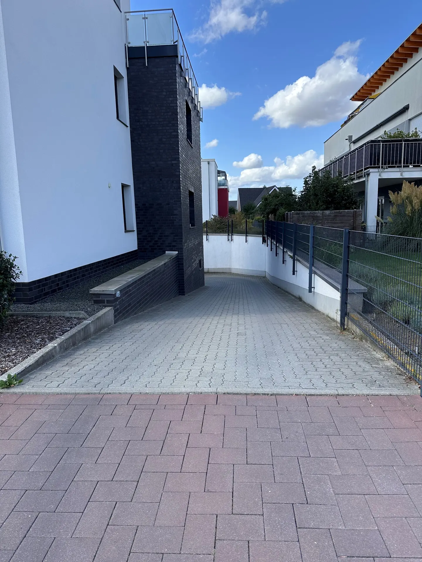 Angebote - image pfeil-runter on https://mktf-immobilien.de