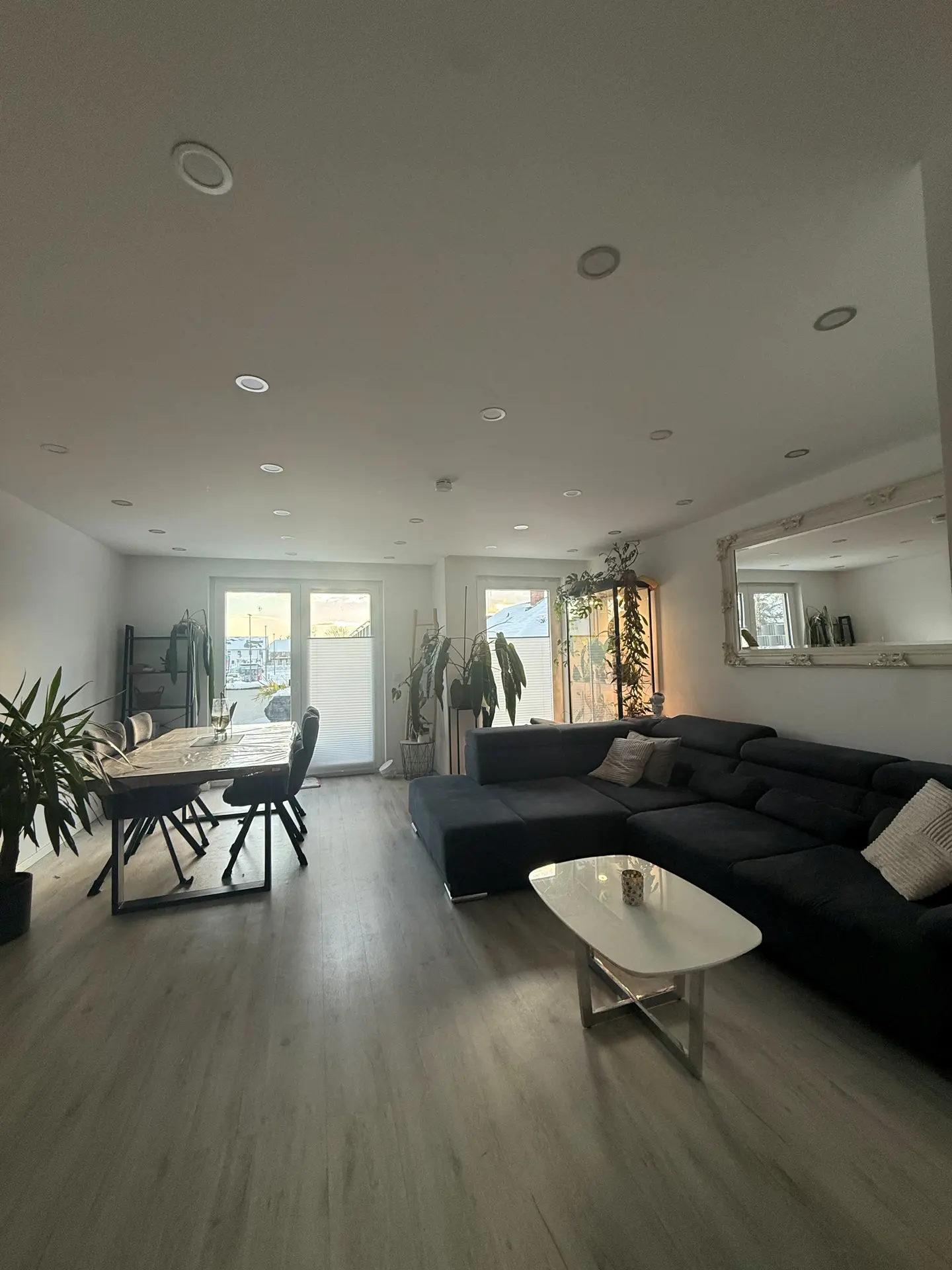 Angebote - image pfeil-runter on https://mktf-immobilien.de